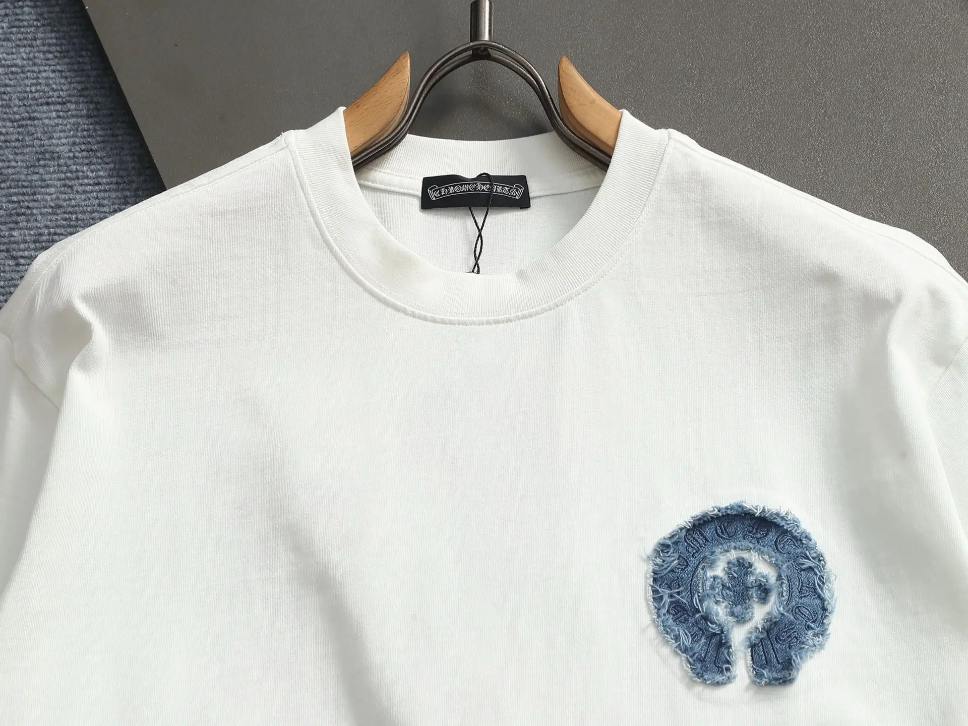 Horseshoe Denim Patch Embroidered T-Shirt D17014600 — view 3