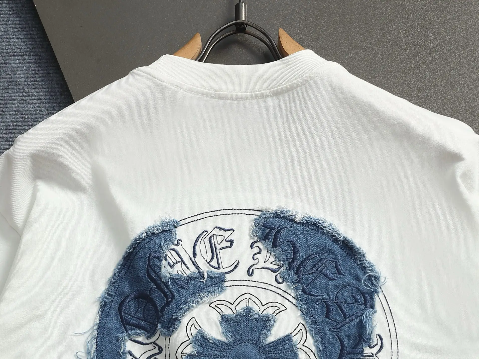 Horseshoe Denim Patch Embroidered T-Shirt D17014600 — view 11