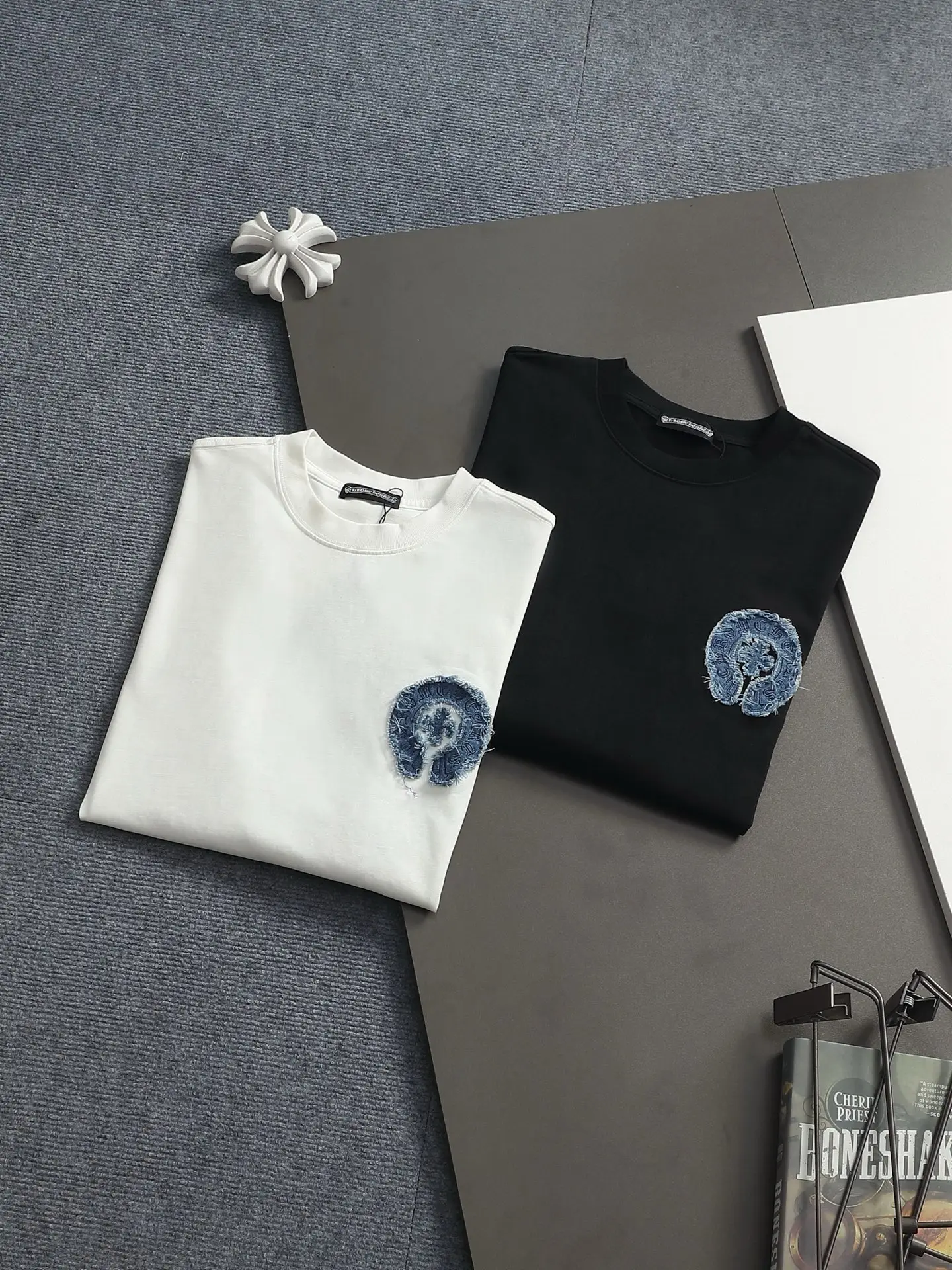 Horseshoe Denim Patch Embroidered T-Shirt D17014600 — view 13