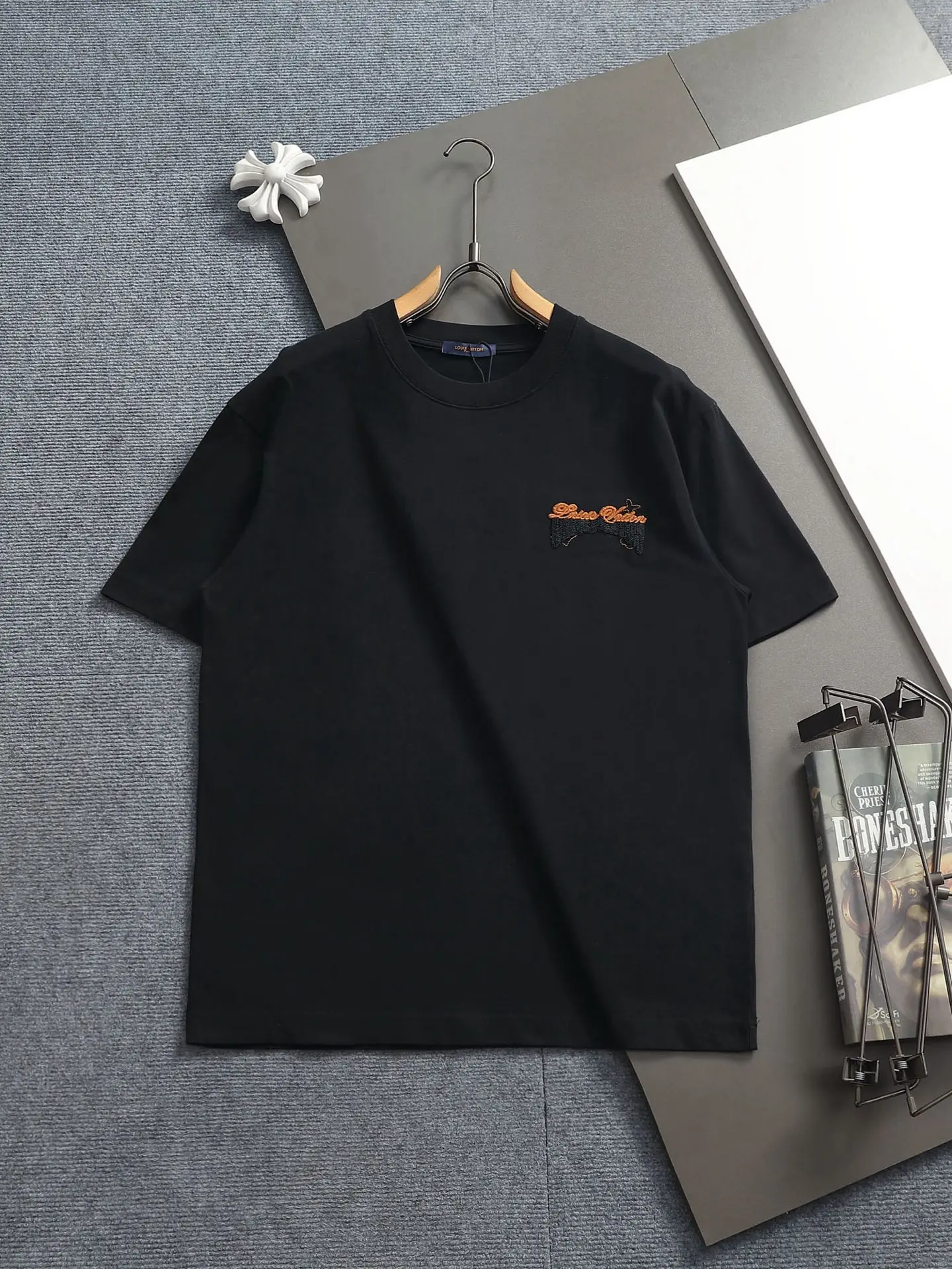 Vintage-Inspired Embroidered Logo T-Shirt D17014619