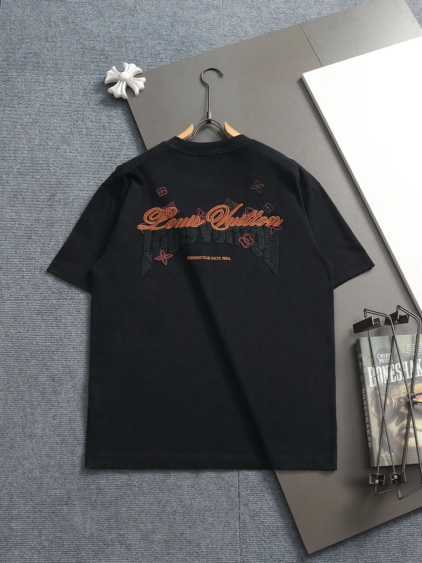 Vintage-Inspired Embroidered Logo T-Shirt D17014619 — view 2