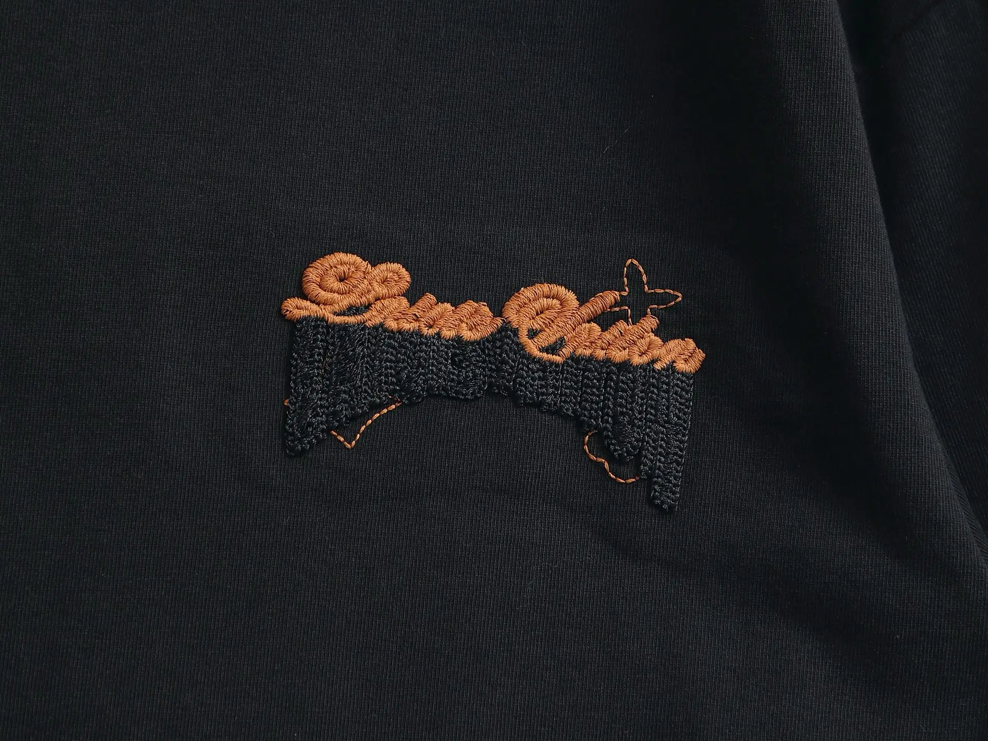 Vintage-Inspired Embroidered Logo T-Shirt D17014619 — view 5