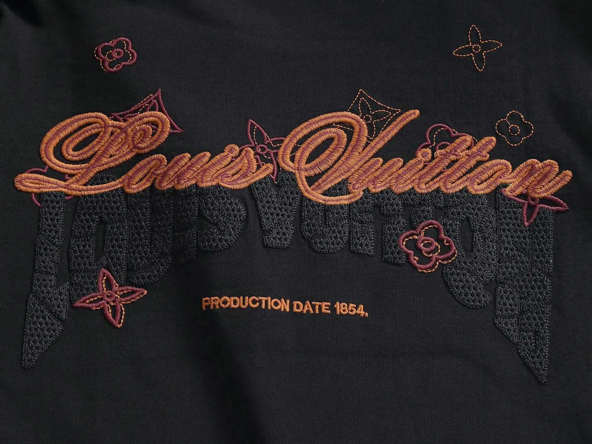 Vintage-Inspired Embroidered Logo T-Shirt D17014619 — view 10