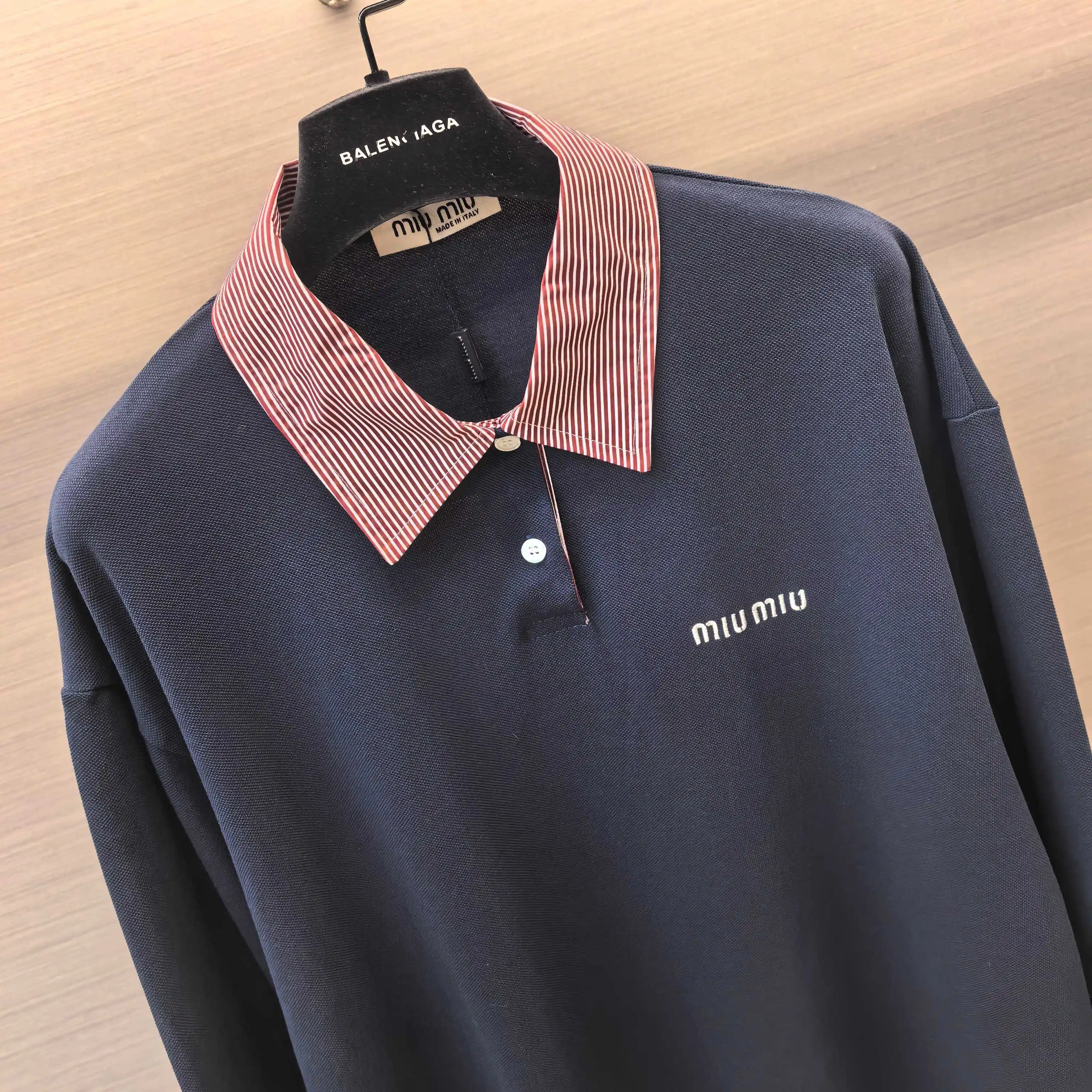 Contrast Collar Long-Sleeve Polo Shirt D17023624 — view 3