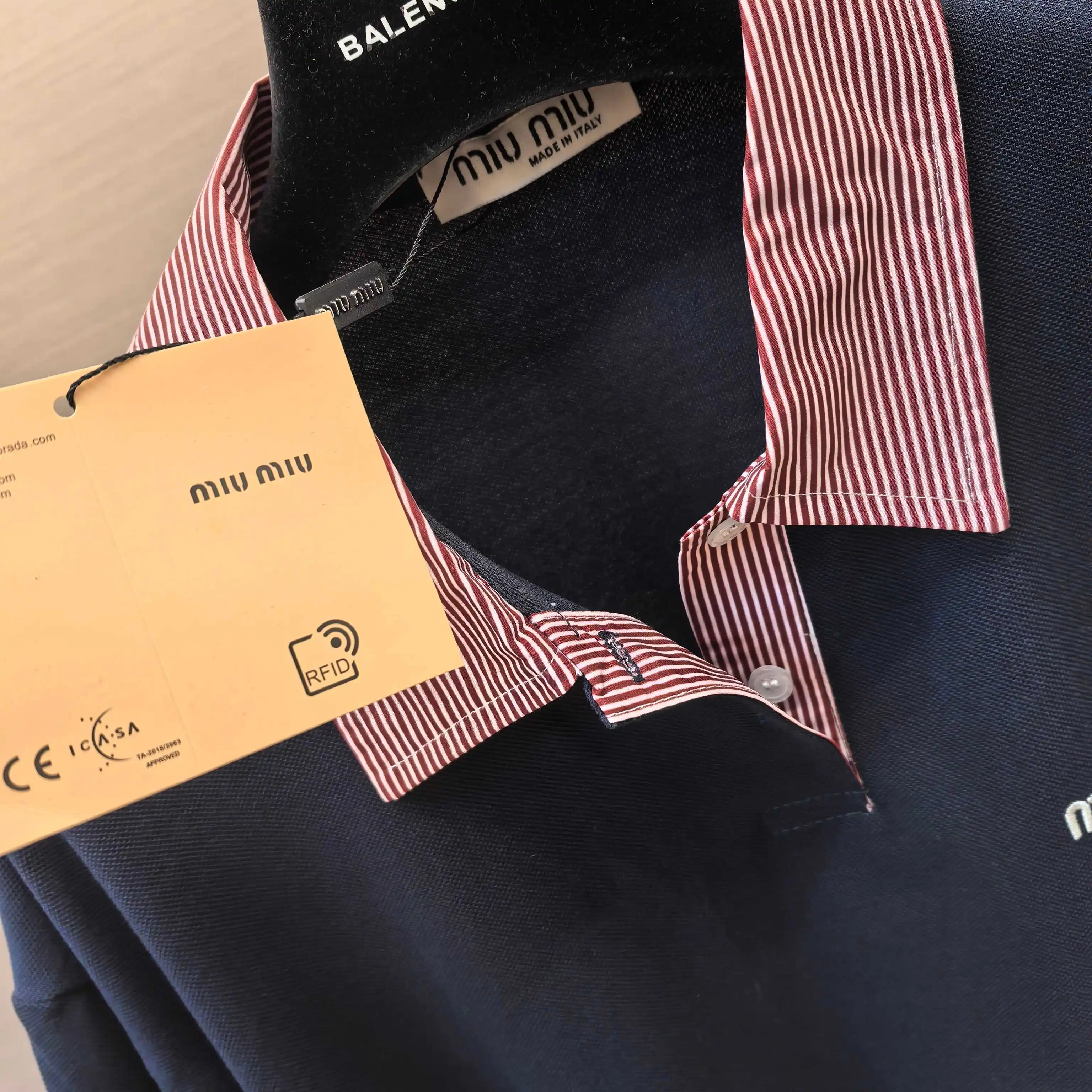 Contrast Collar Long-Sleeve Polo Shirt D17023624 — view 4