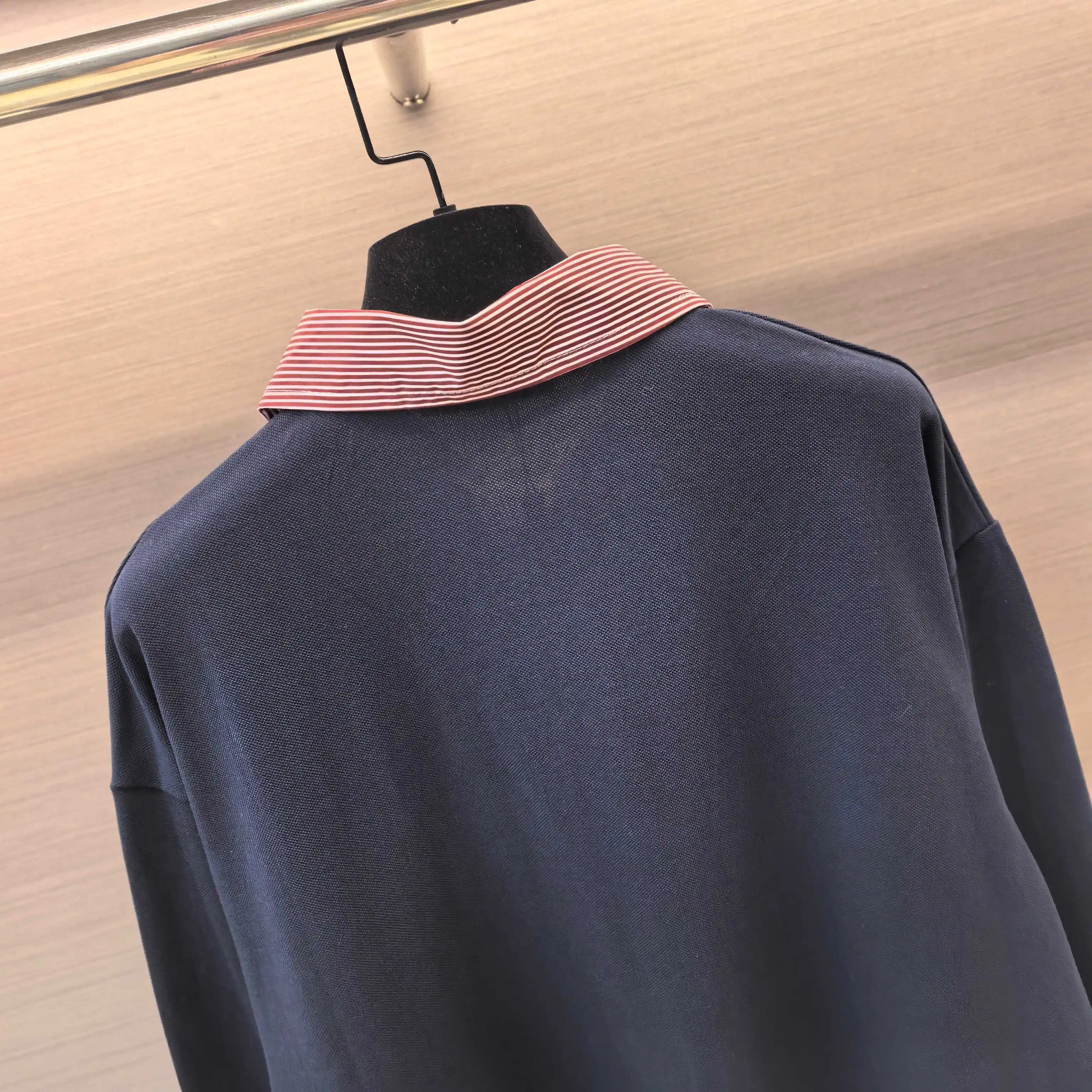 Contrast Collar Long-Sleeve Polo Shirt D17023624 — view 8