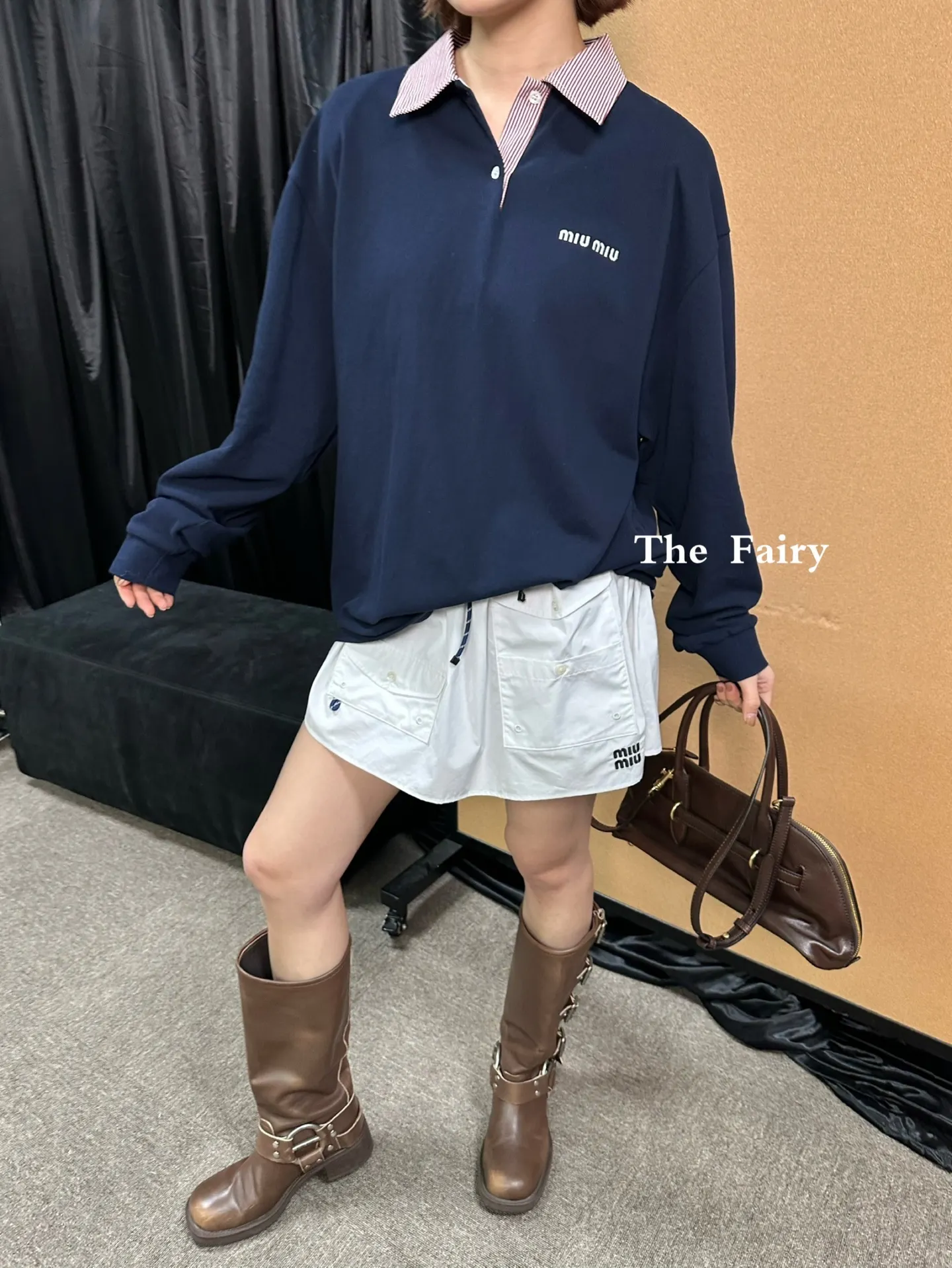 Logo Embroidered Contrast Collar Long-Sleeve Polo Shirt D17023628 — view 3