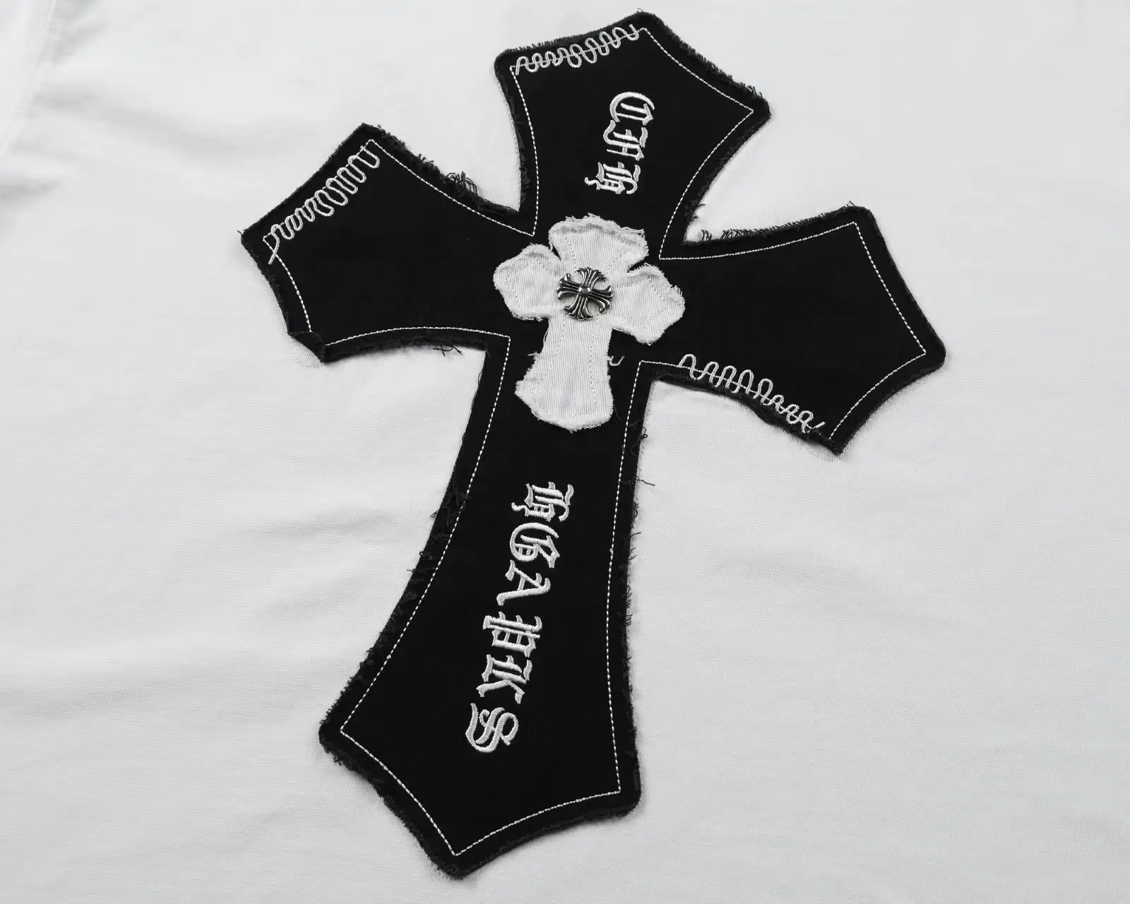 Cross Patch Embroidered Long-Sleeve T-Shirt D17524906 — view 3