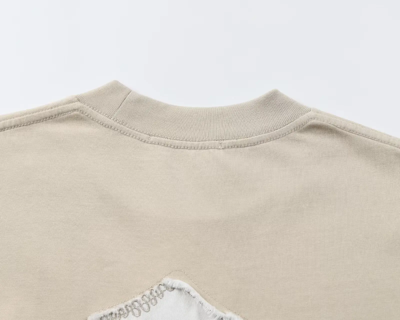 Embroidered Patch Long-Sleeve T-Shirt D17524908 — view 6