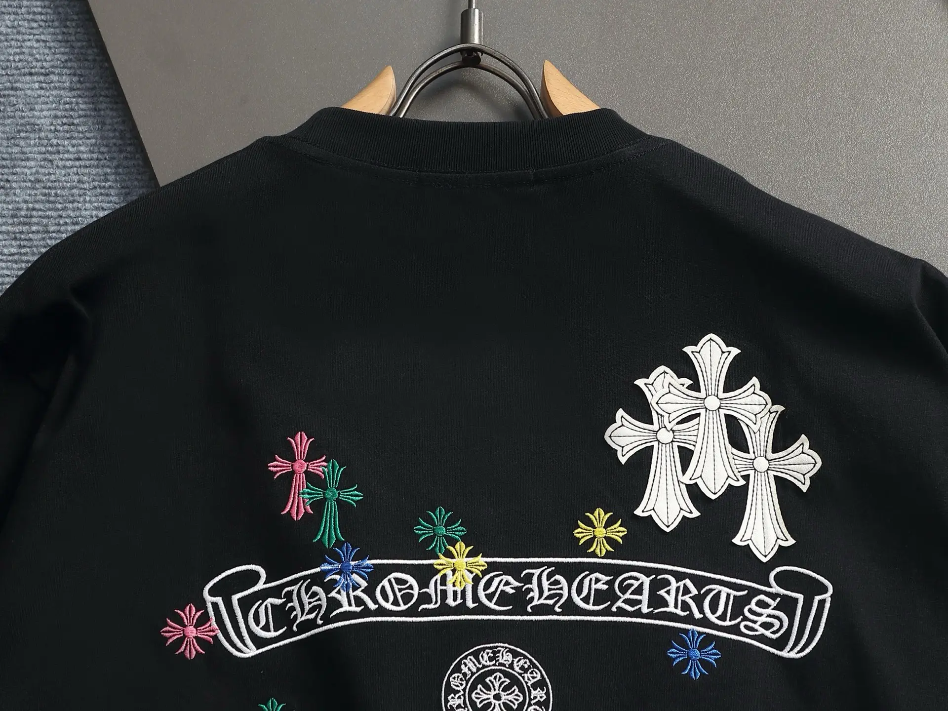 Embroidered Horseshoe Cross Cotton T-Shirt D17514597 — view 11