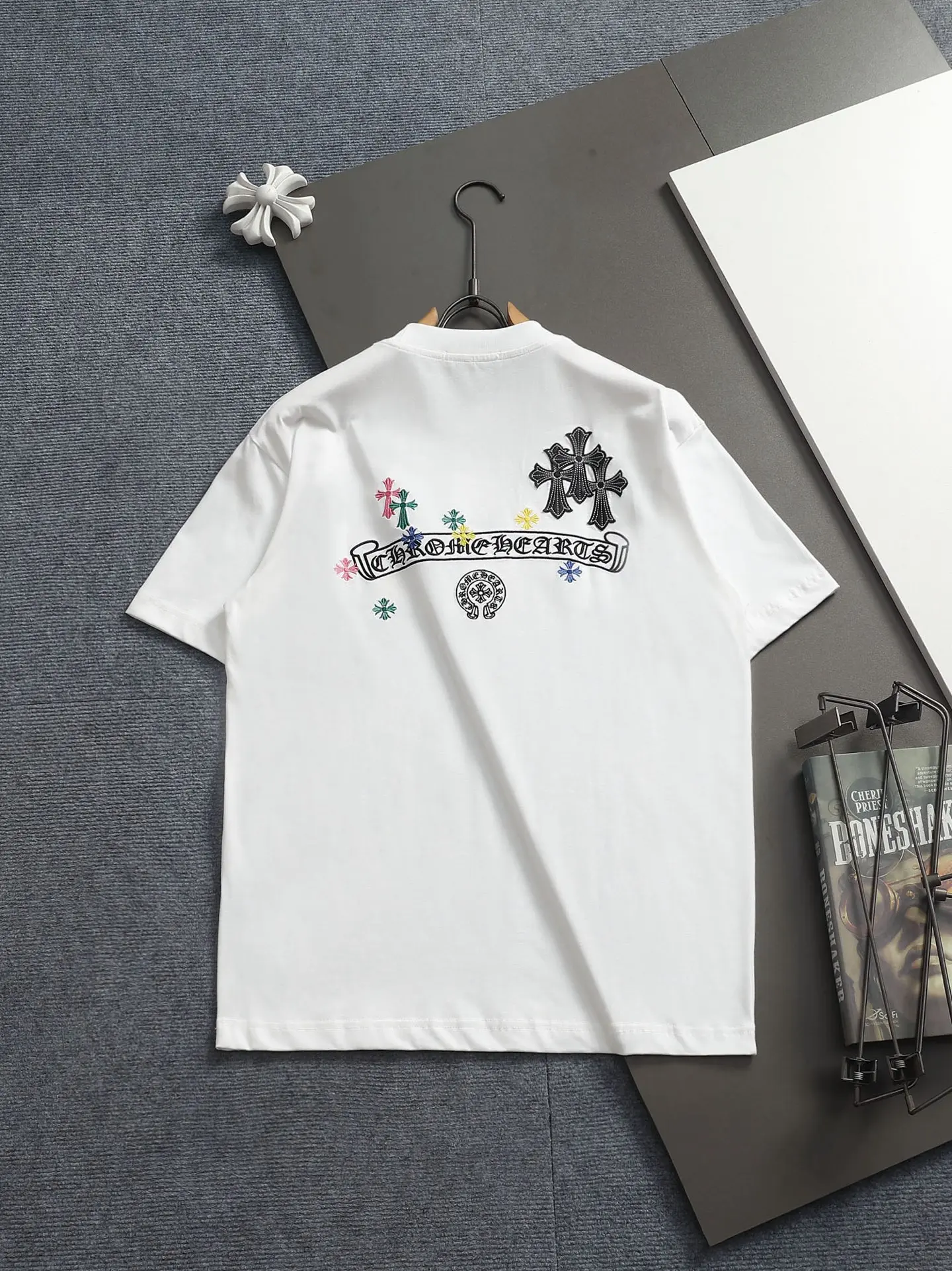 Embroidered Horseshoe Cross Cotton T-Shirt D17514596 — view 2
