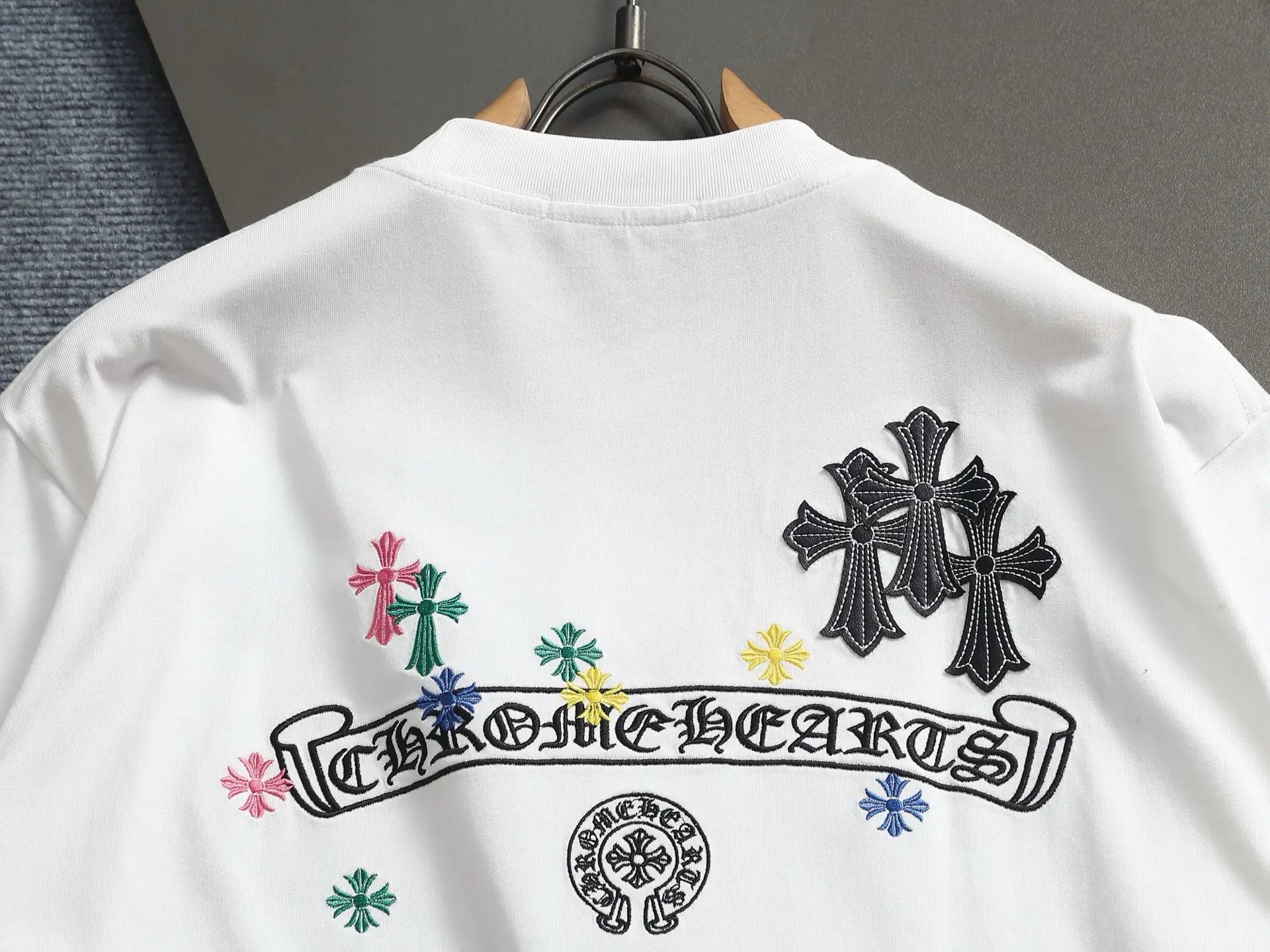 Embroidered Horseshoe Cross Cotton T-Shirt D17514596 — view 11