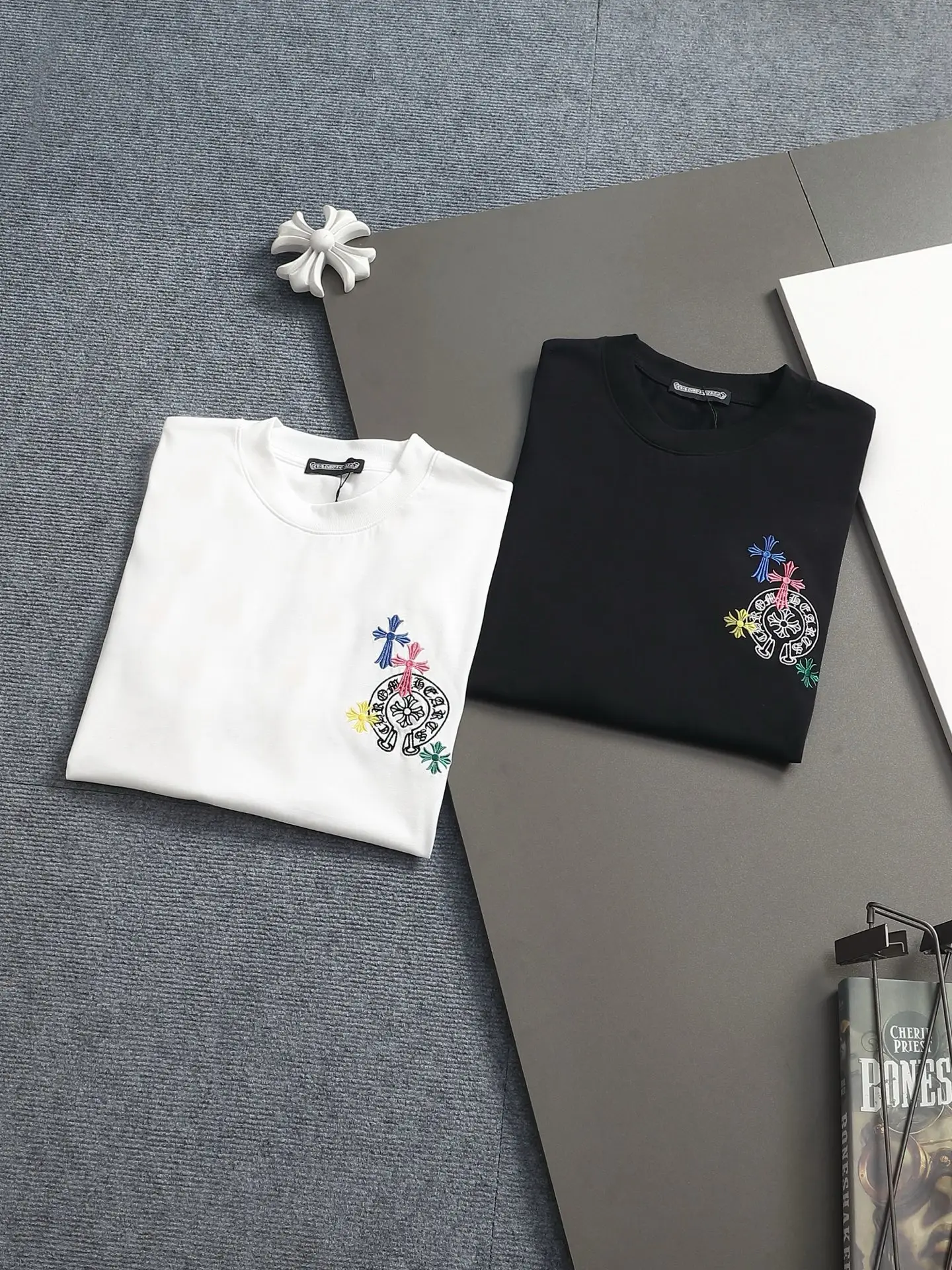 Embroidered Horseshoe Cross Cotton T-Shirt D17514596 — view 12