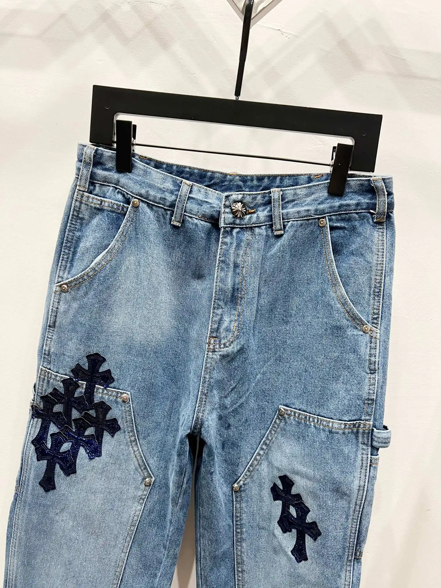 Cross Patch Straight-Leg Jeans D18519748 — view 3