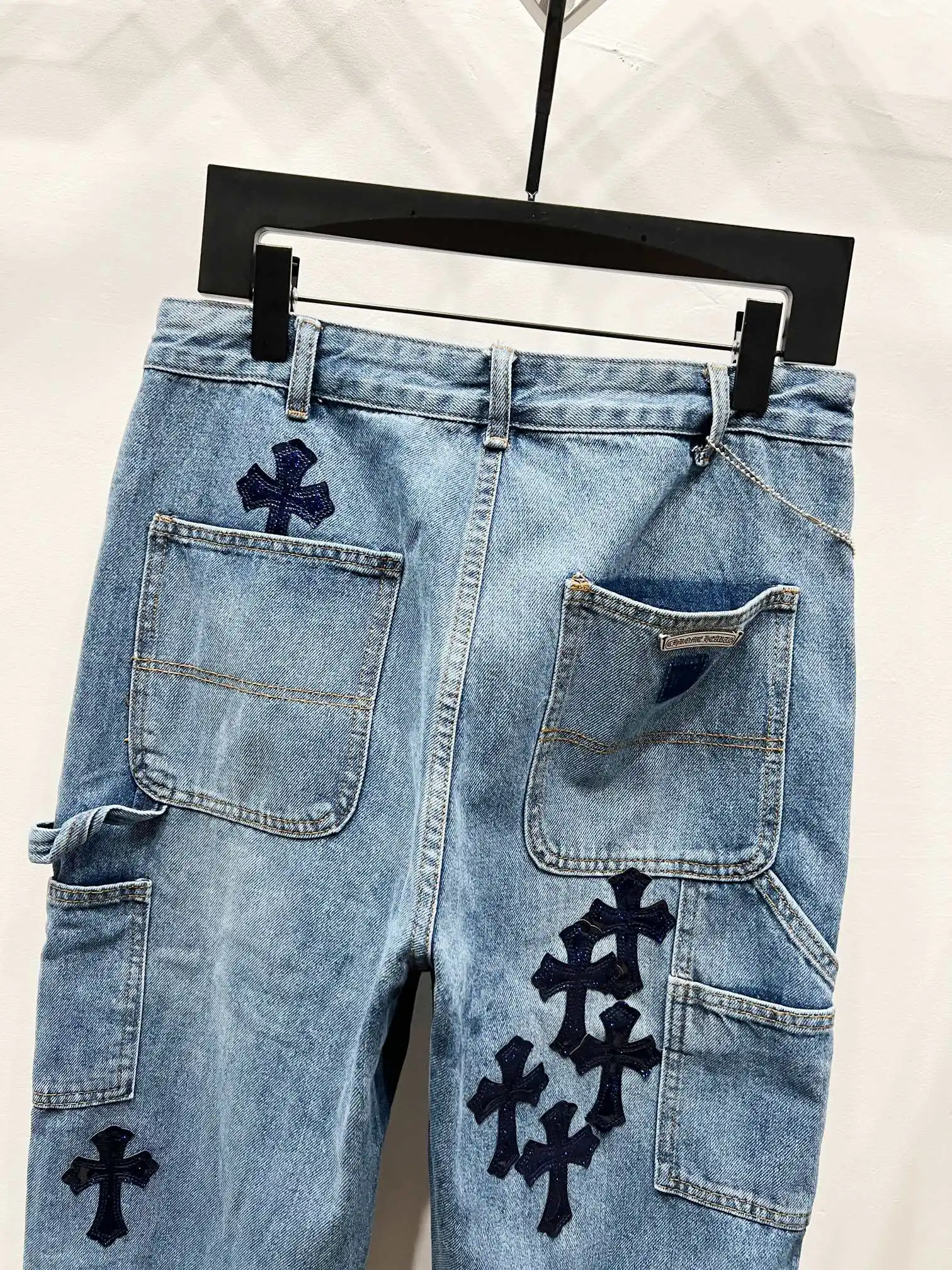 Cross Patch Straight-Leg Jeans D18519748 — view 5