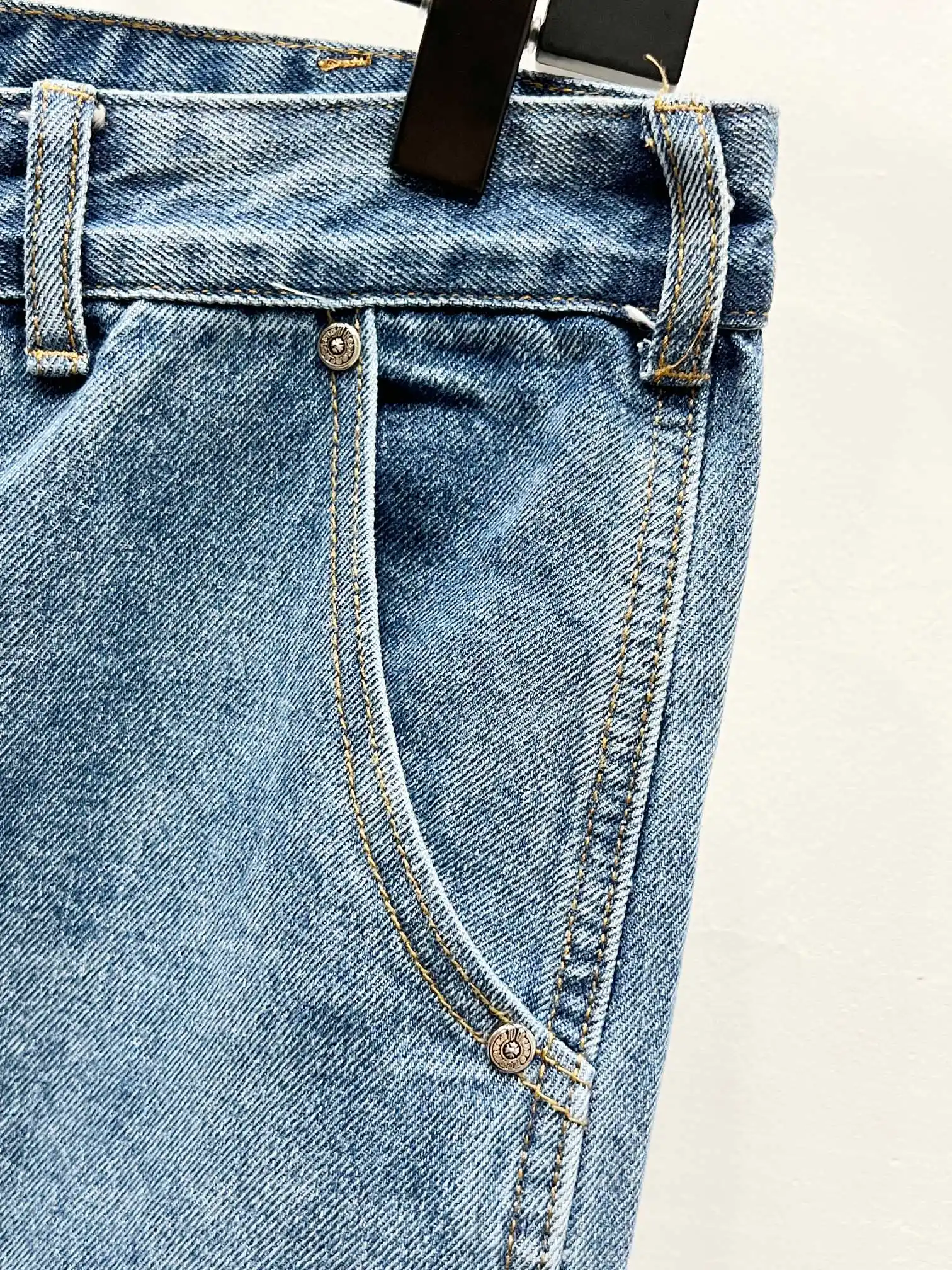 Cross Patch Straight-Leg Jeans D18519748 — view 6