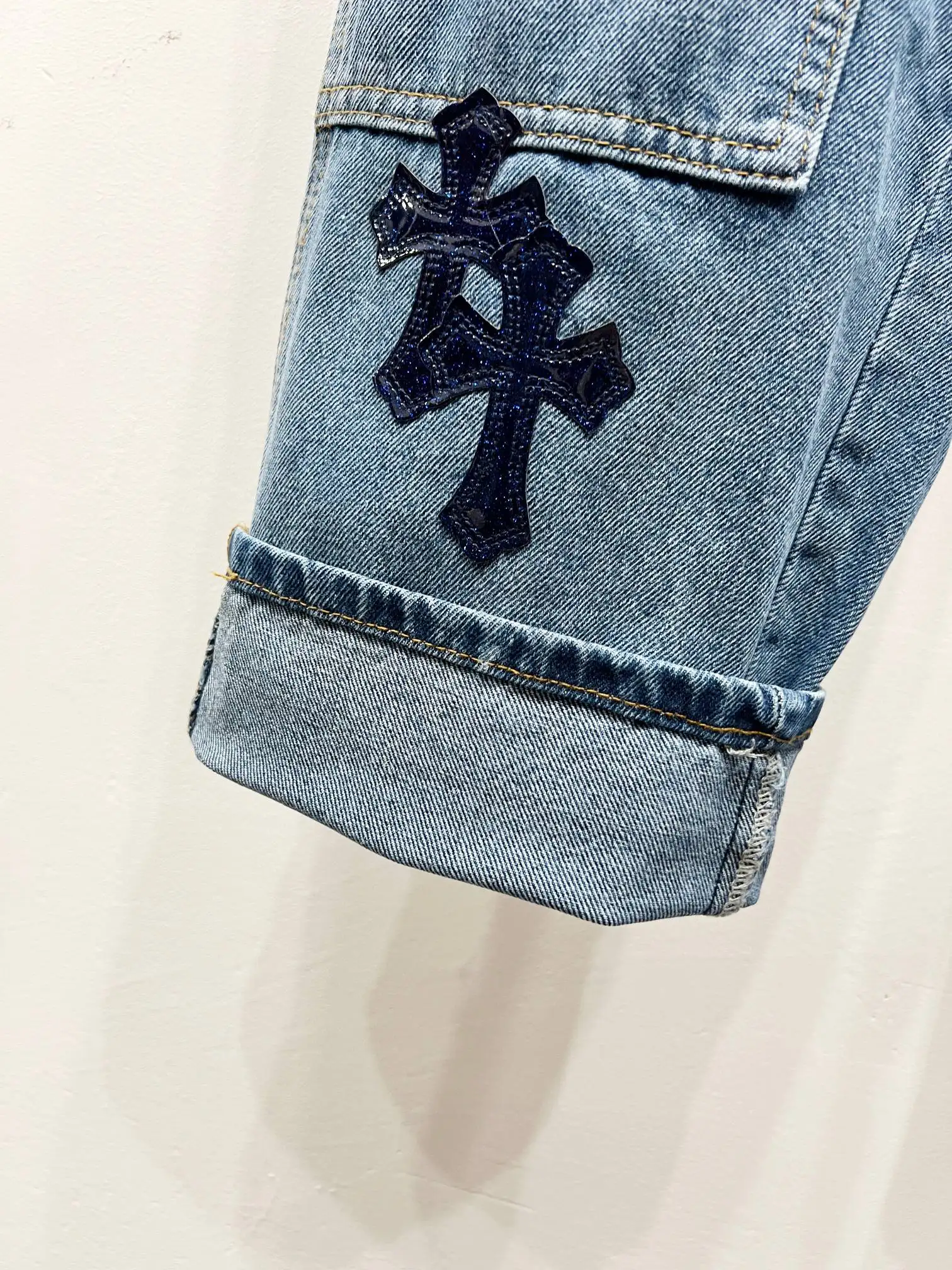 Cross Patch Straight-Leg Jeans D18519748 — view 7