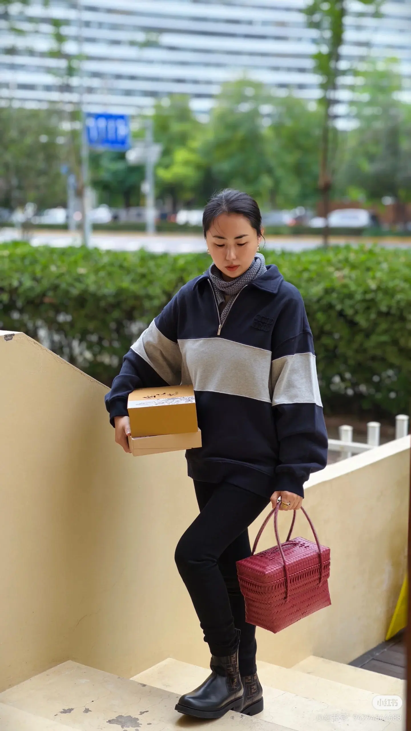 Color-Block Quarter-Zip Polo Sweatshirt D19023680 — view 6