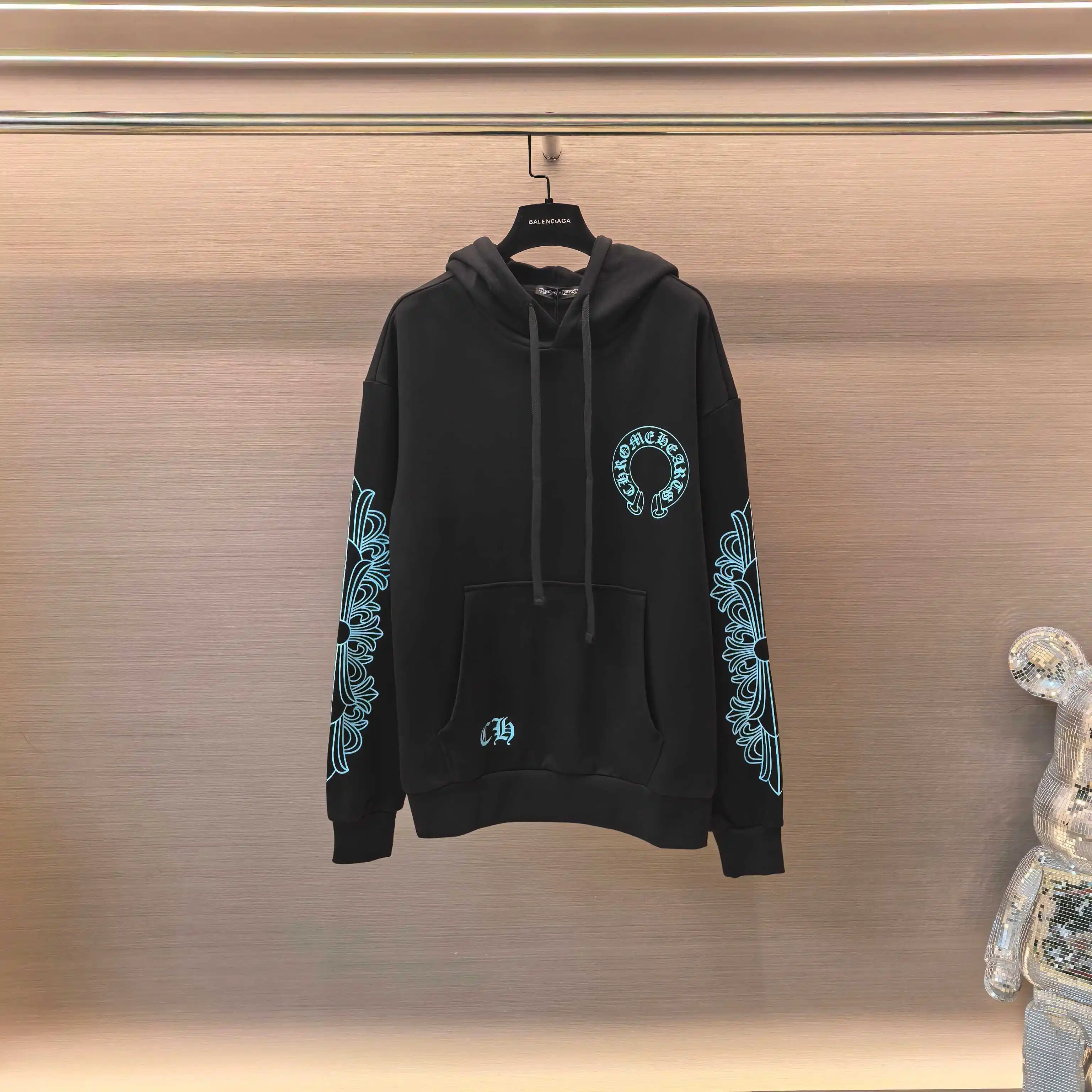 Chrome Hearts Glitter Logo Graphic Hoodie D21023663 — view 2