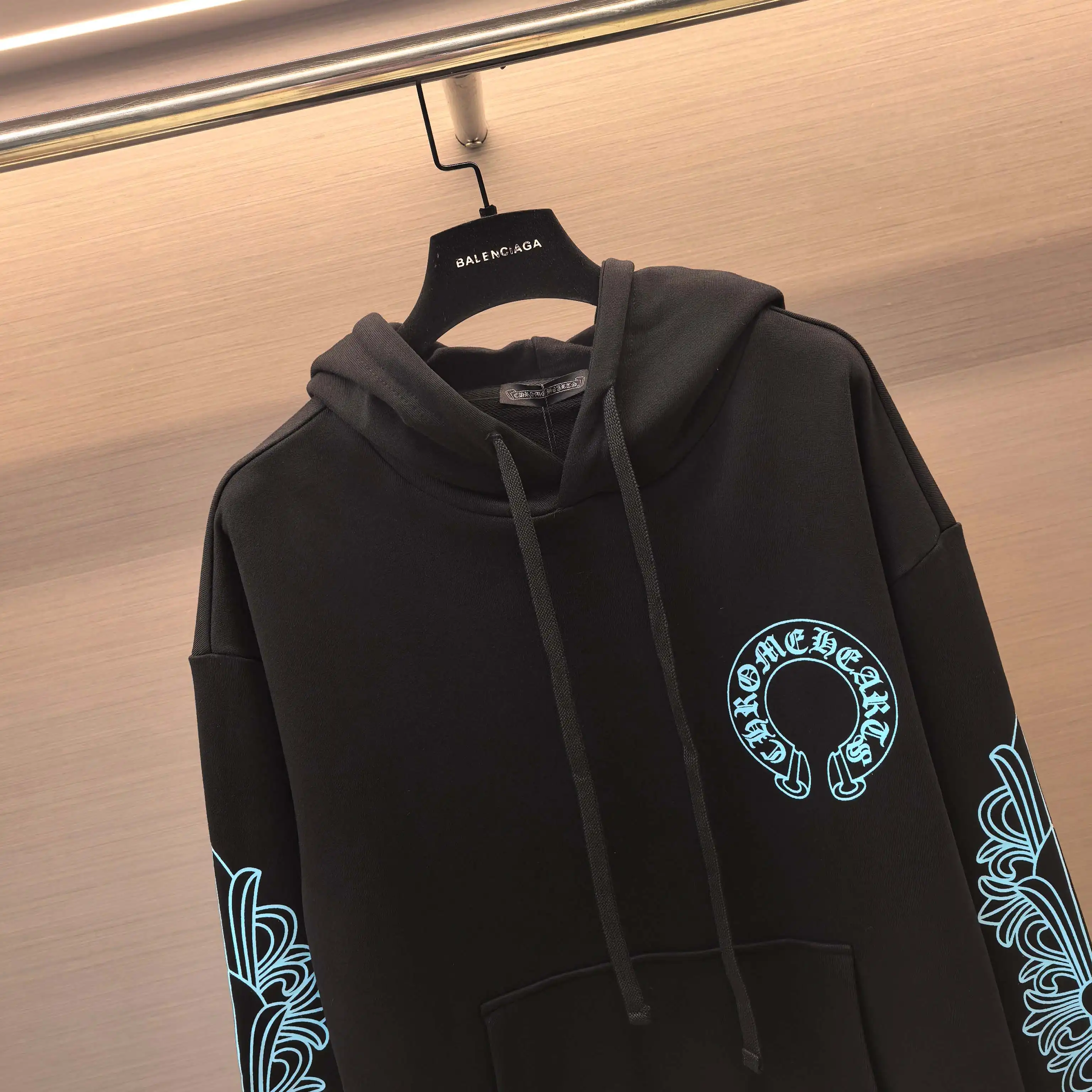 Chrome Hearts Glitter Logo Graphic Hoodie D21023663 — view 4