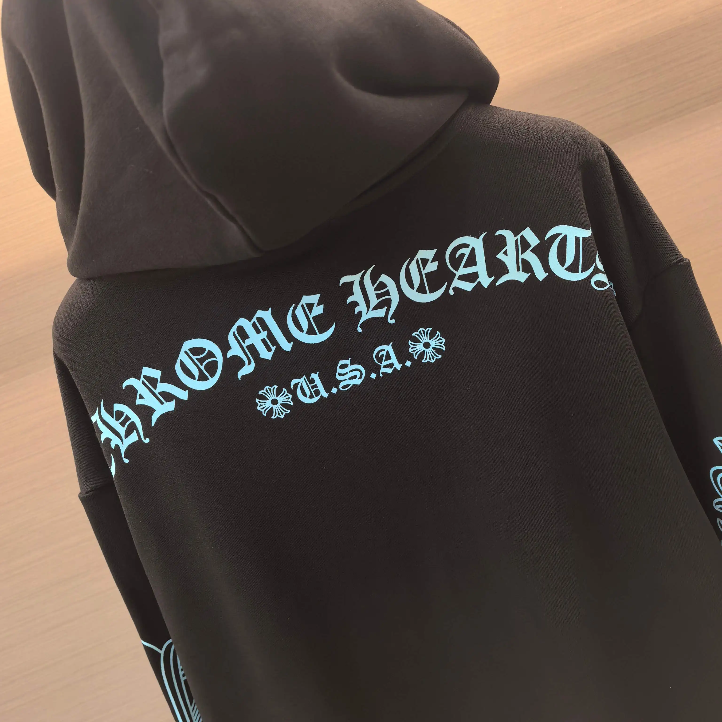 Chrome Hearts Glitter Logo Graphic Hoodie D21023663 — view 7