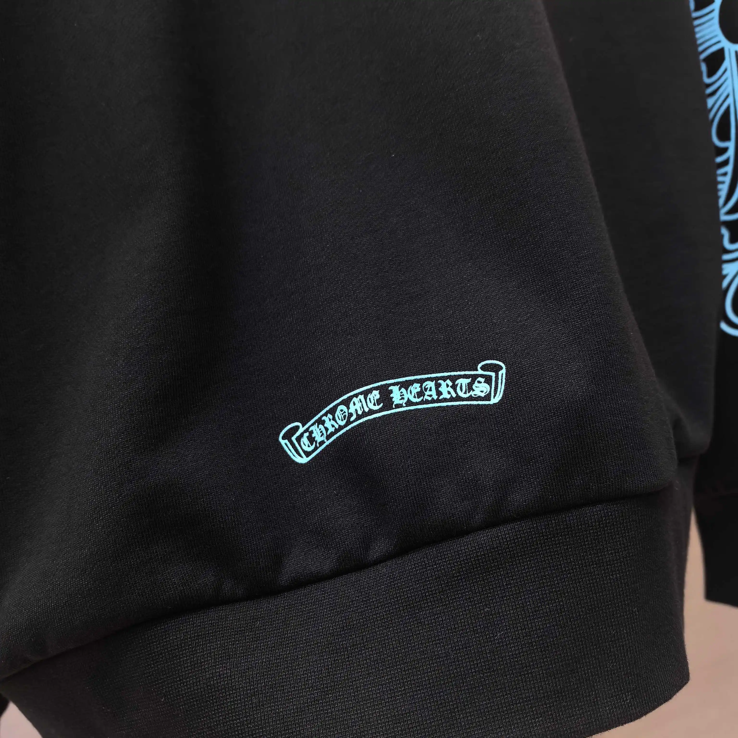 Chrome Hearts Glitter Logo Graphic Hoodie D21023663 — view 8