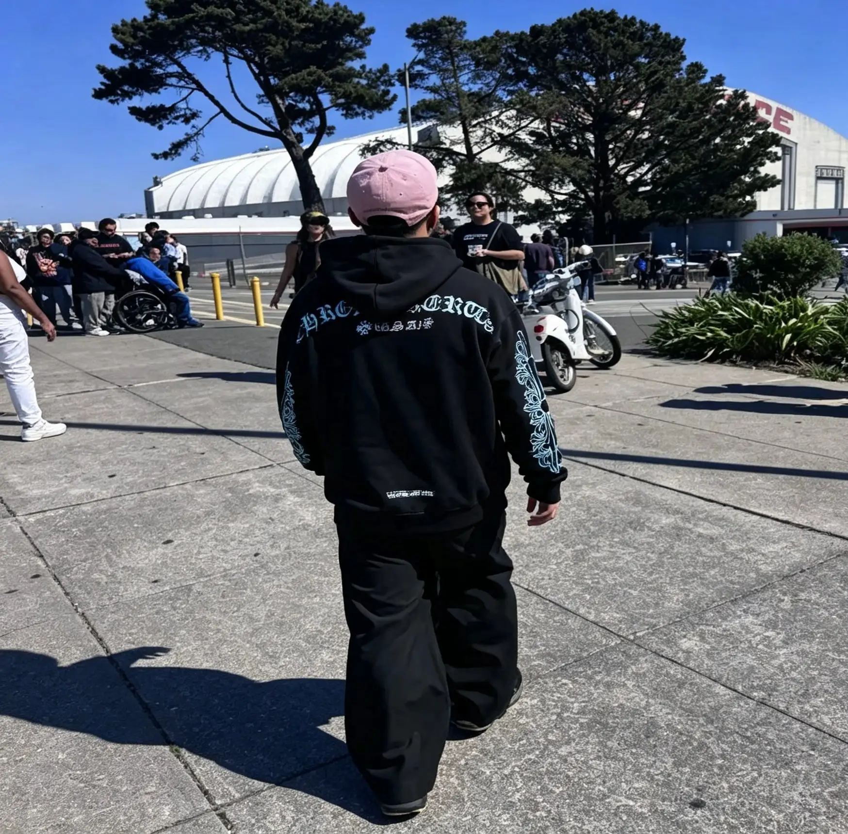 Glitter Cross Logo Graphic Hoodie D21023662