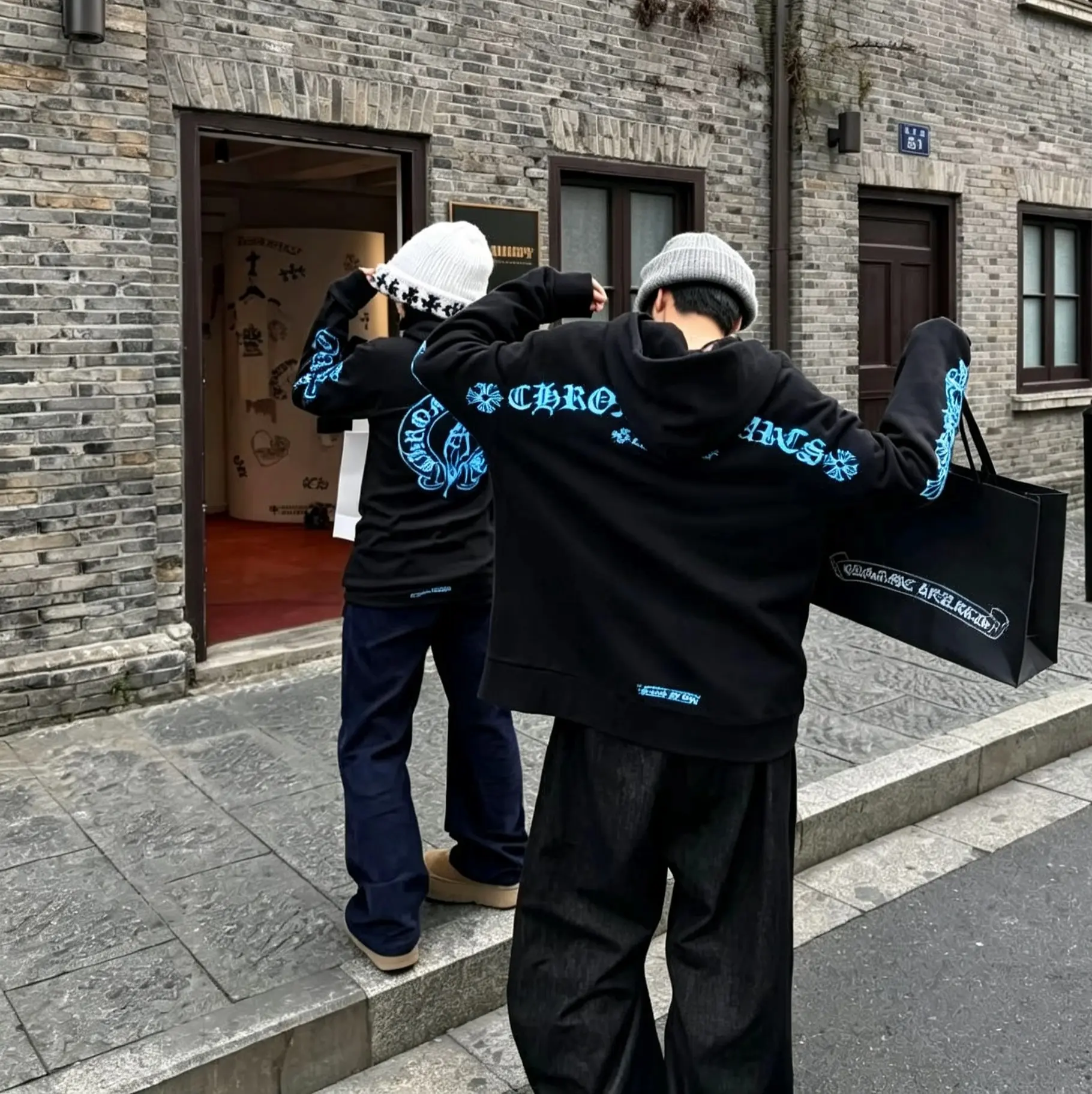 Glitter Cross Logo Graphic Hoodie D21023662 — view 2