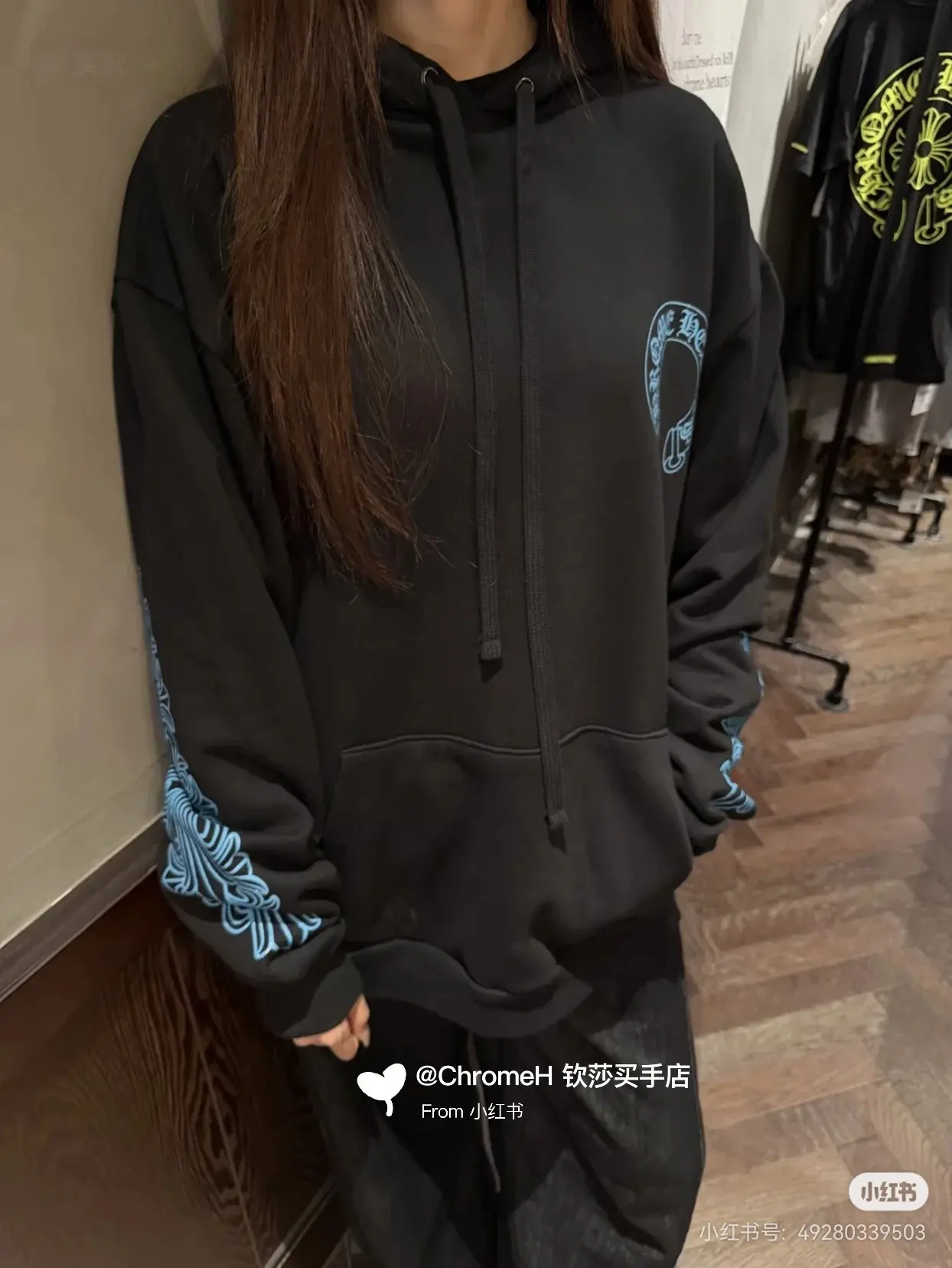 Glitter Cross Logo Graphic Hoodie D21023662 — view 6