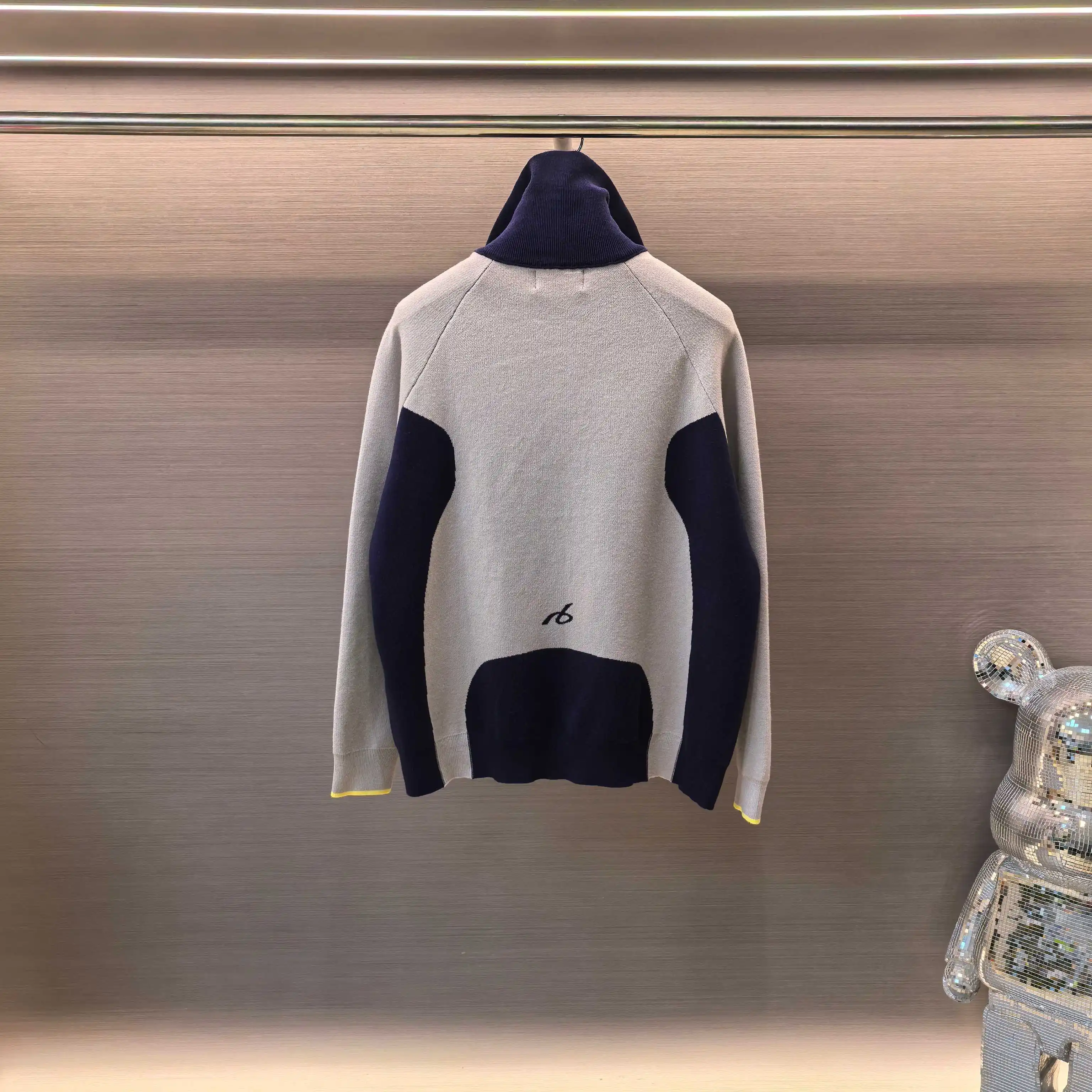 Color-Block Zip-Up Knit Cardigan D21523610 — view 2