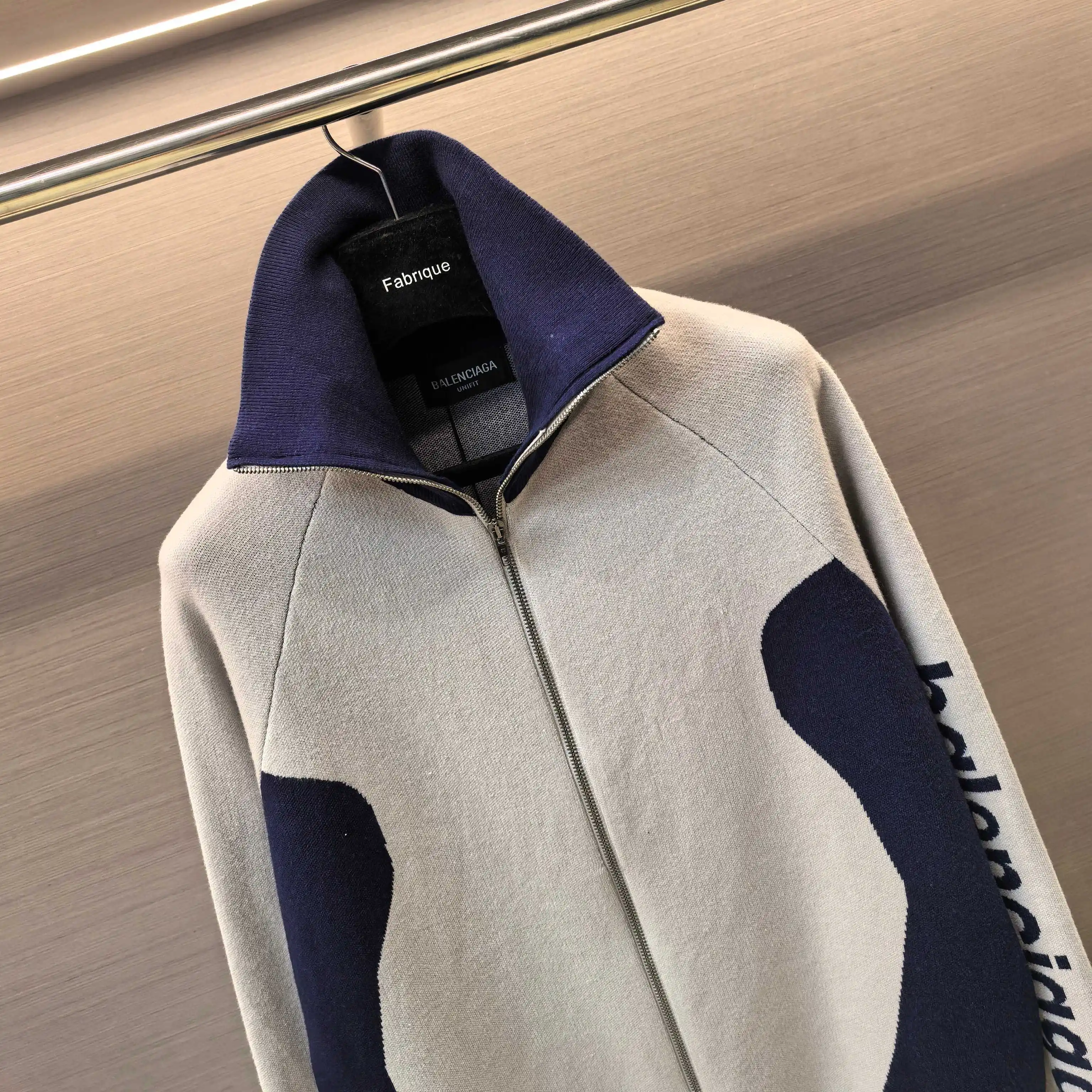 Color-Block Zip-Up Knit Cardigan D21523610 — view 8