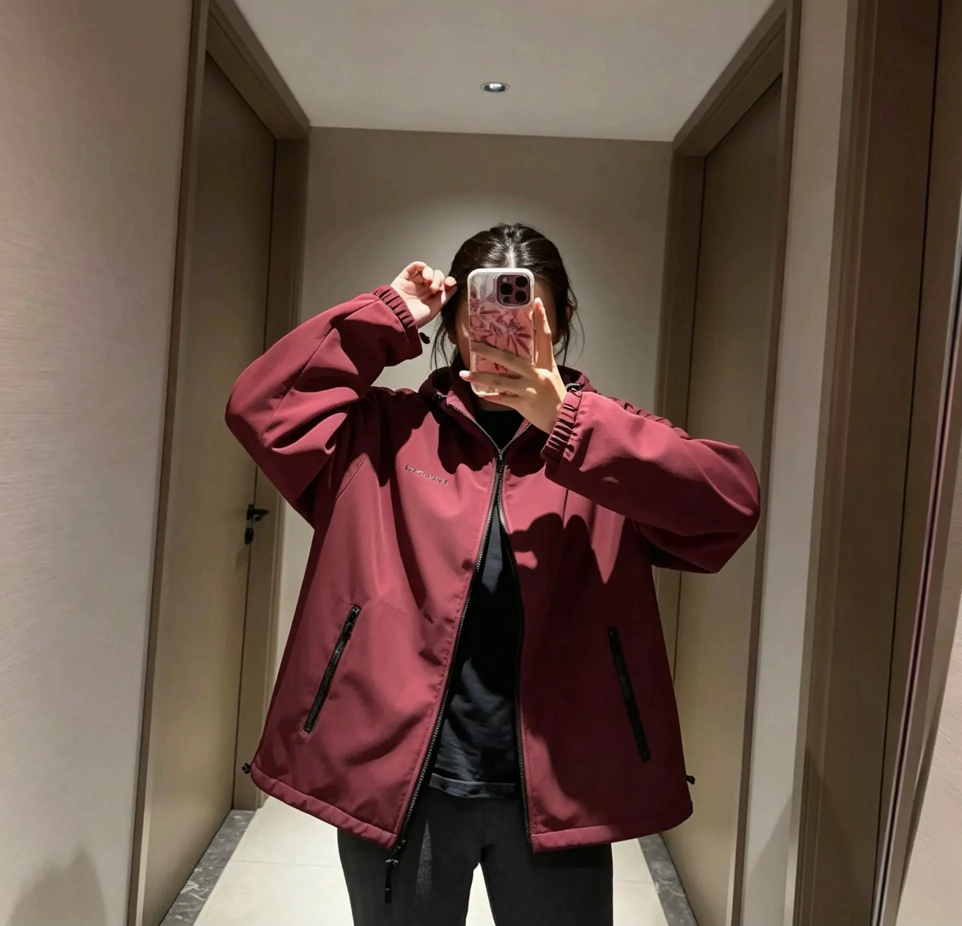 Hooded Windbreaker Jacket in Burgundy D23523856 — view 3