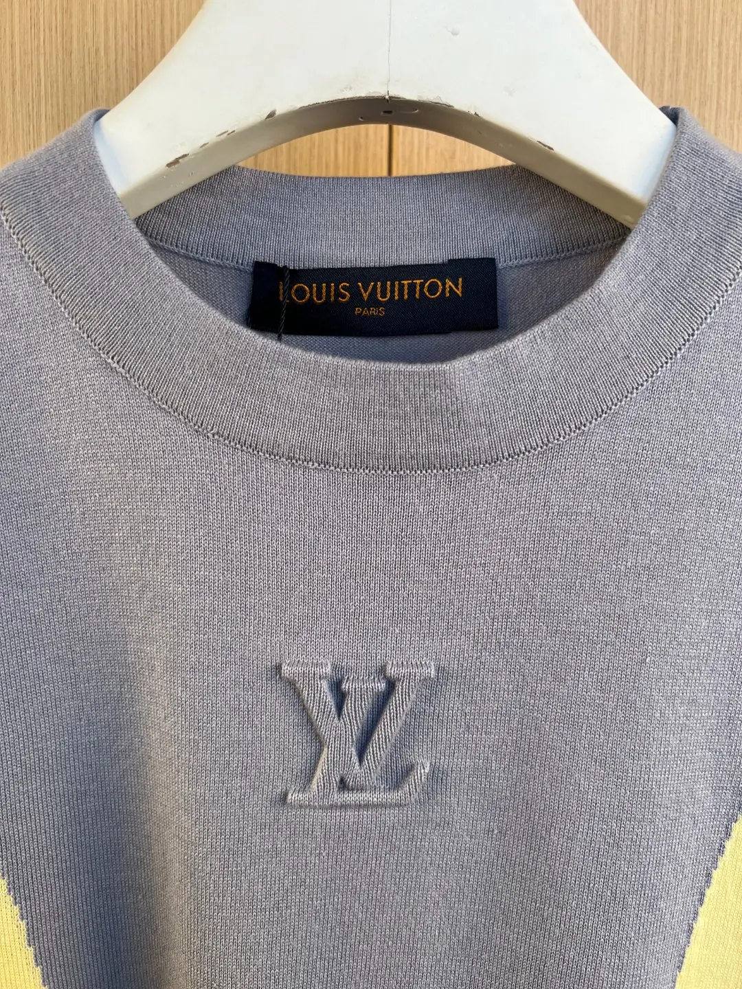 Color-Block Logo Embossed Knit T-Shirt D24020539 — view 2