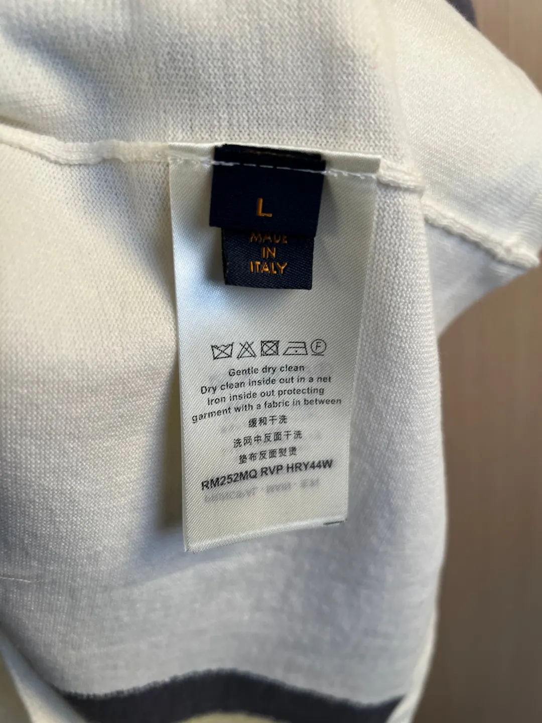 Color-Block Logo Embossed Knit T-Shirt D24020539 — view 6