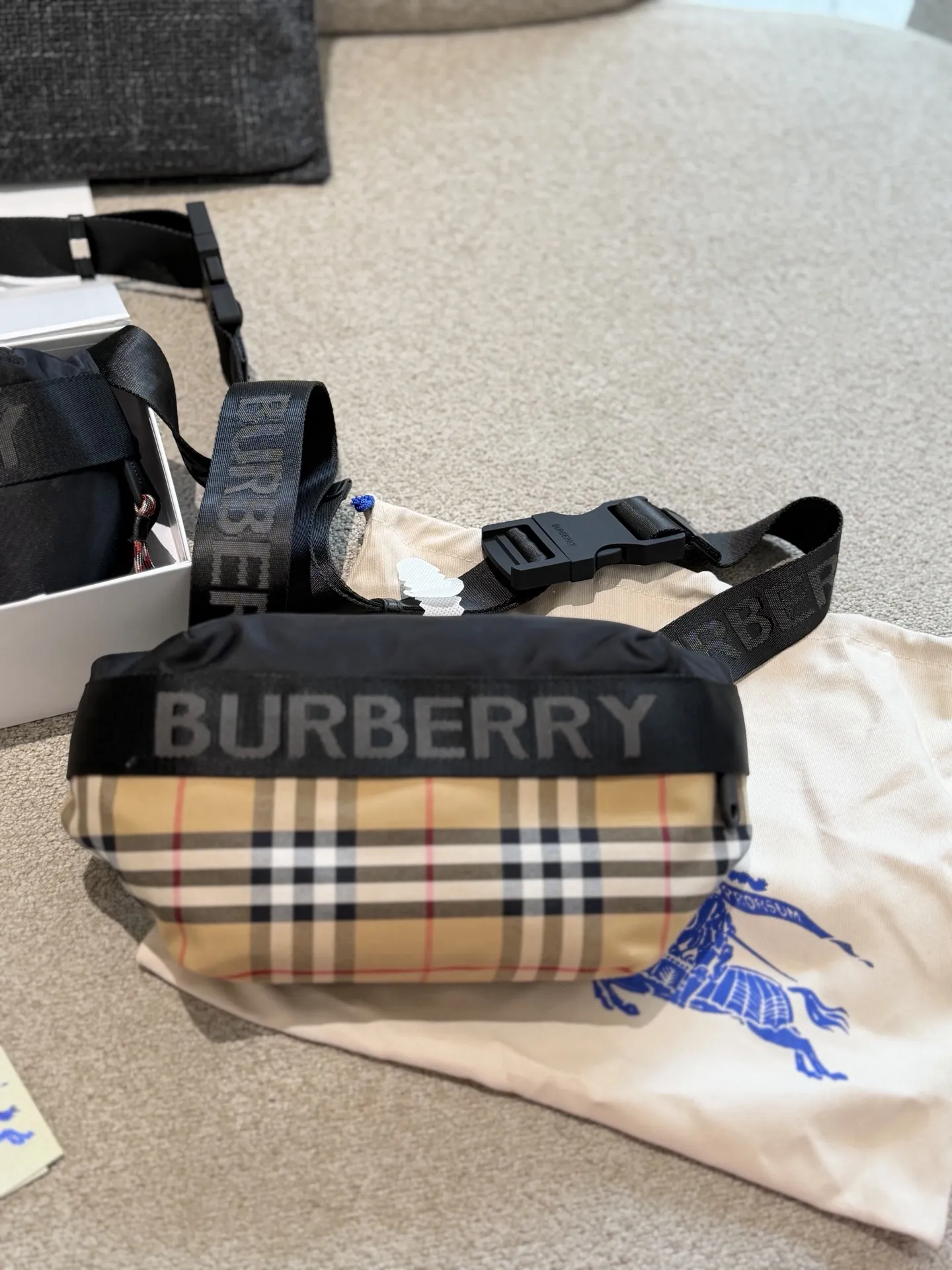 Burberry Vintage Check Belt Bag D24517813 — view 2