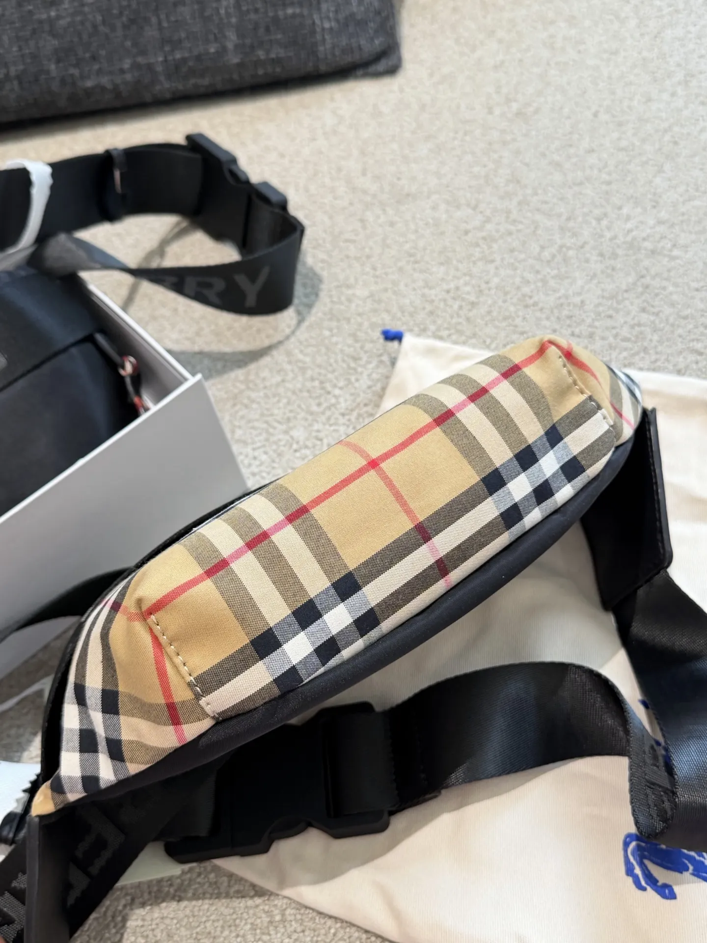 Burberry Vintage Check Belt Bag D24517813 — view 7