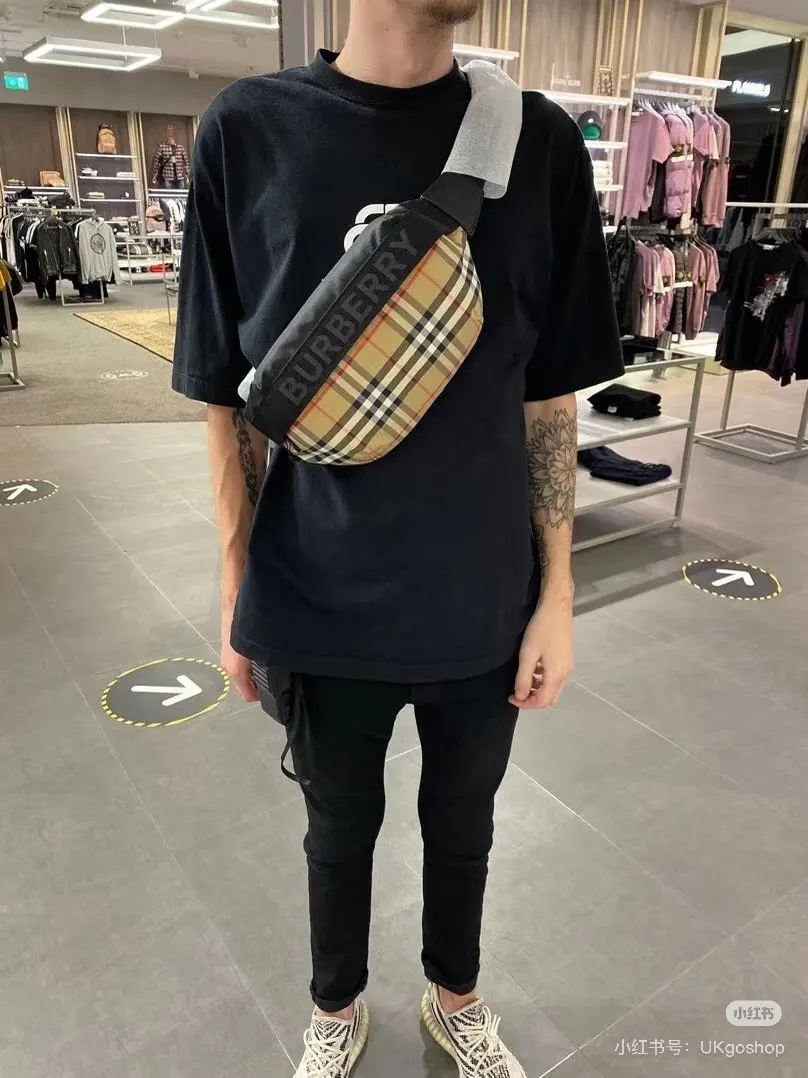 Burberry Nylon Belt Bag D24517812 — view 6