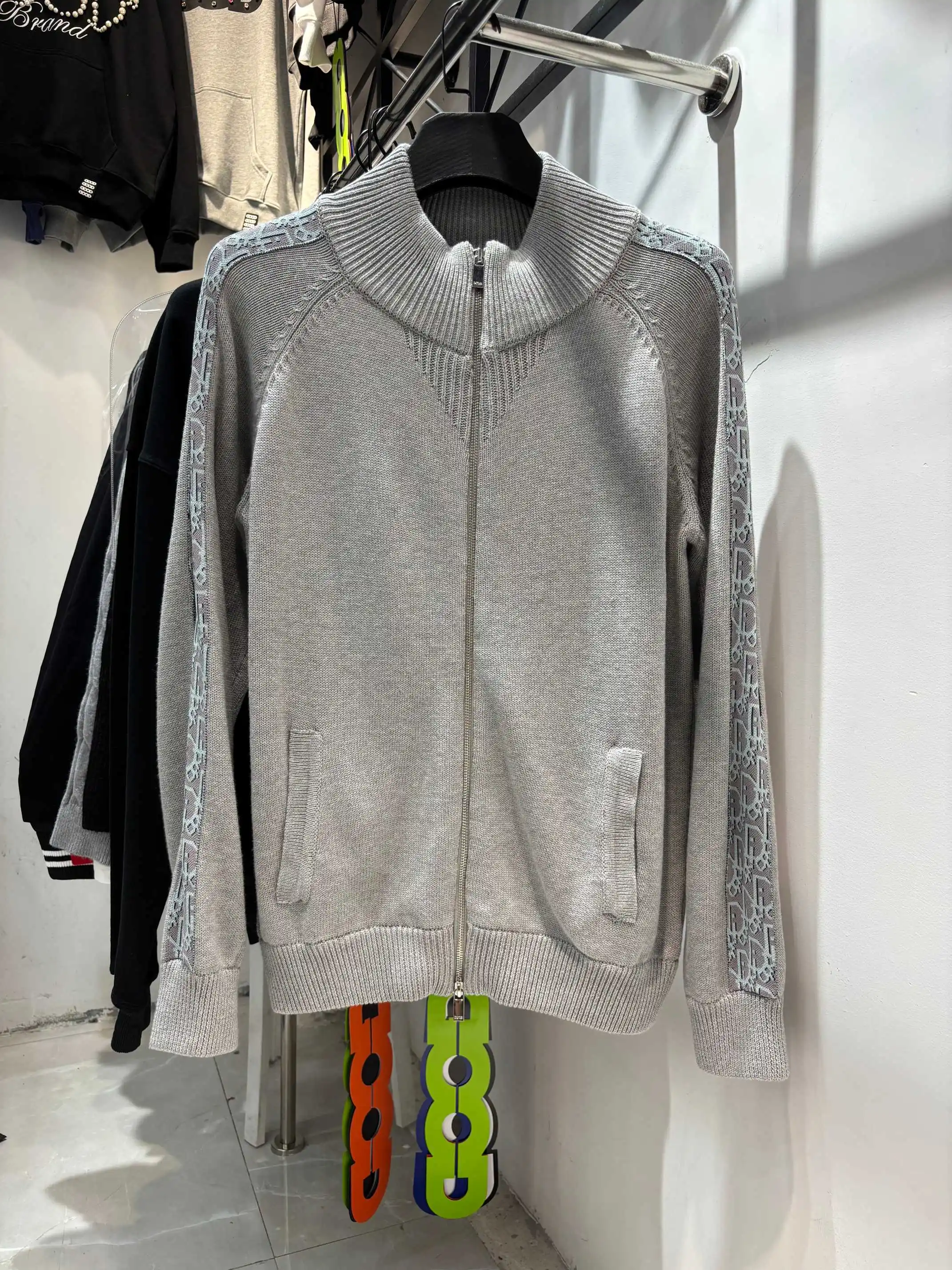 Logo-Taped Zip-Up Wool Cardigan D24513854