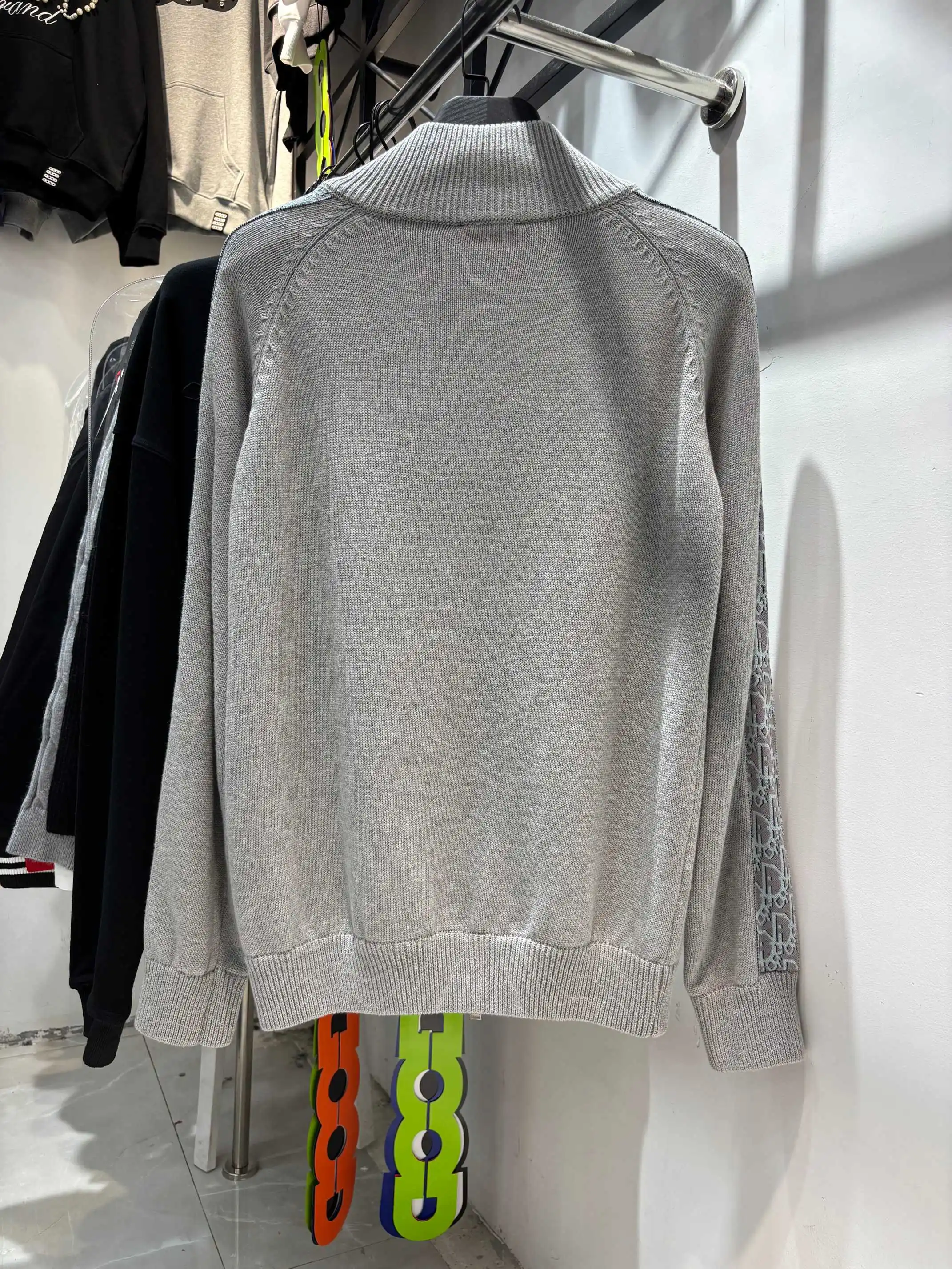 Logo-Taped Zip-Up Wool Cardigan D24513854 — view 4