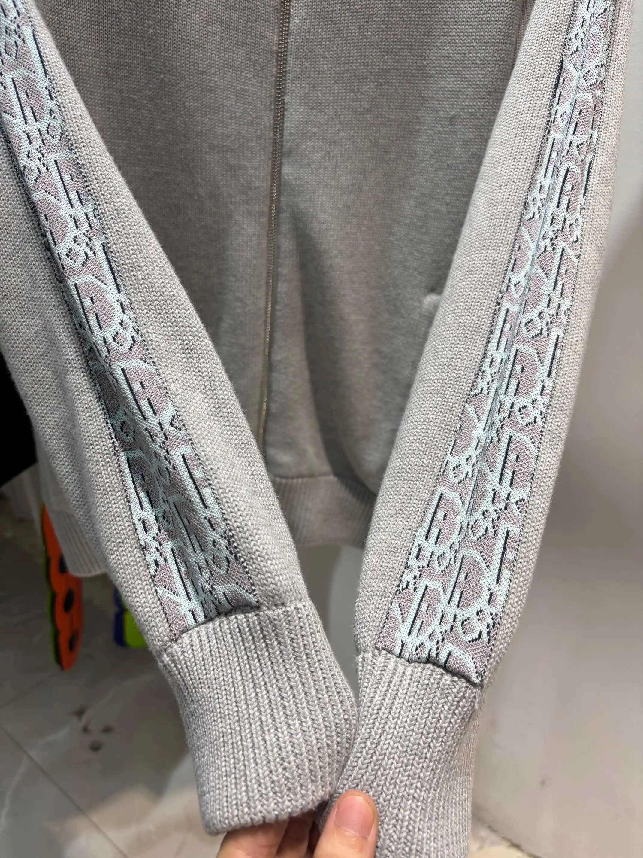Logo-Taped Zip-Up Wool Cardigan D24513854 — view 7