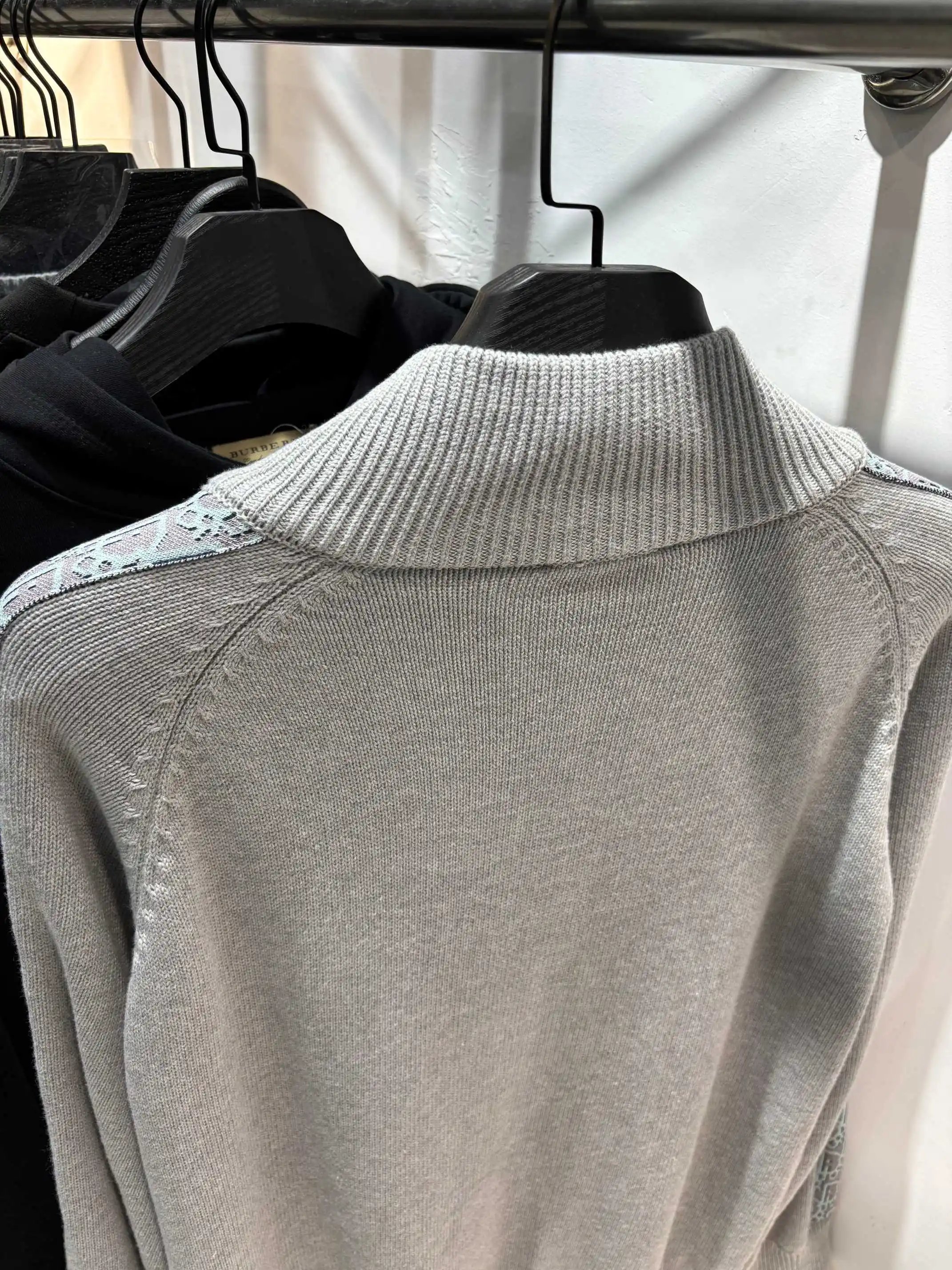 Logo-Taped Zip-Up Wool Cardigan D24513854 — view 11