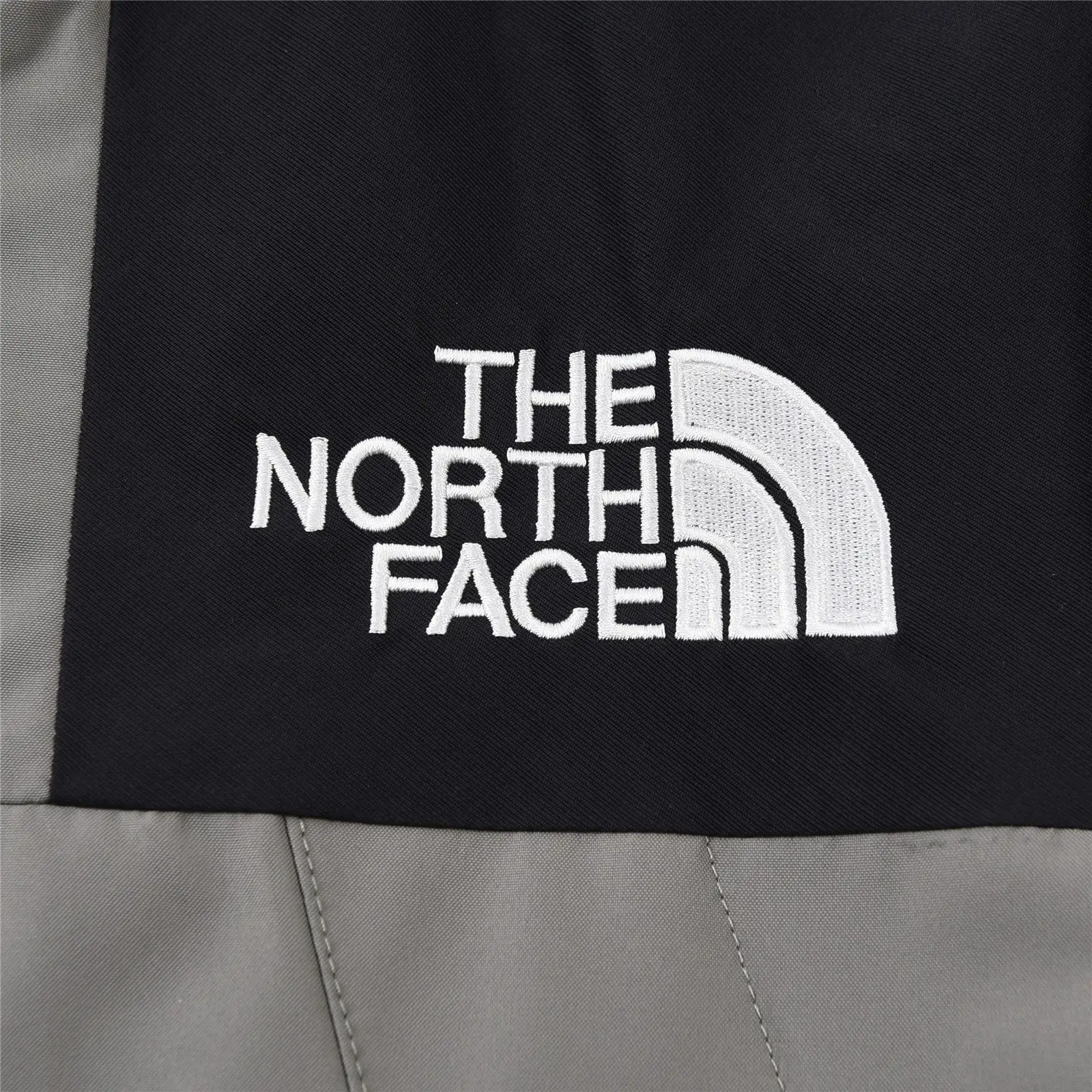 Kids' 1990 Mountain Jacket D25020349 — view 4