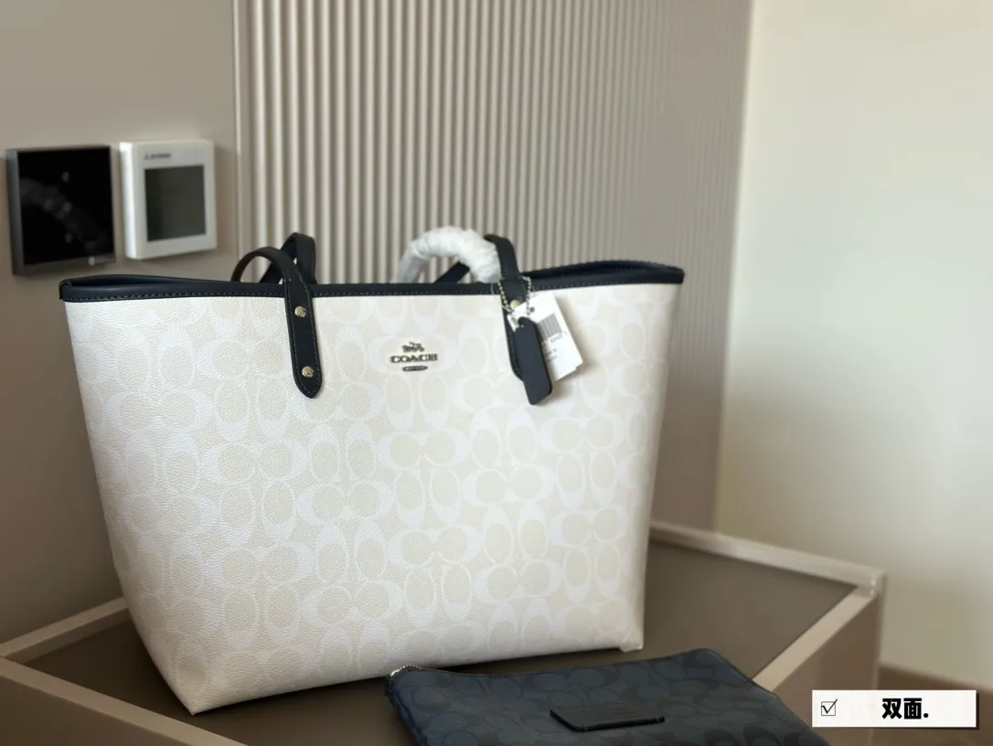 Coach Reversible City Tote Bag D26018061 — view 4