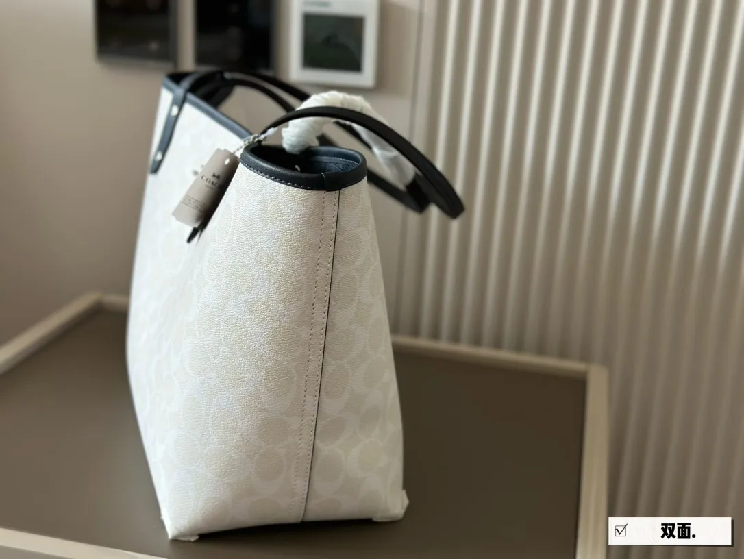 Coach Reversible City Tote Bag D26018061 — view 5