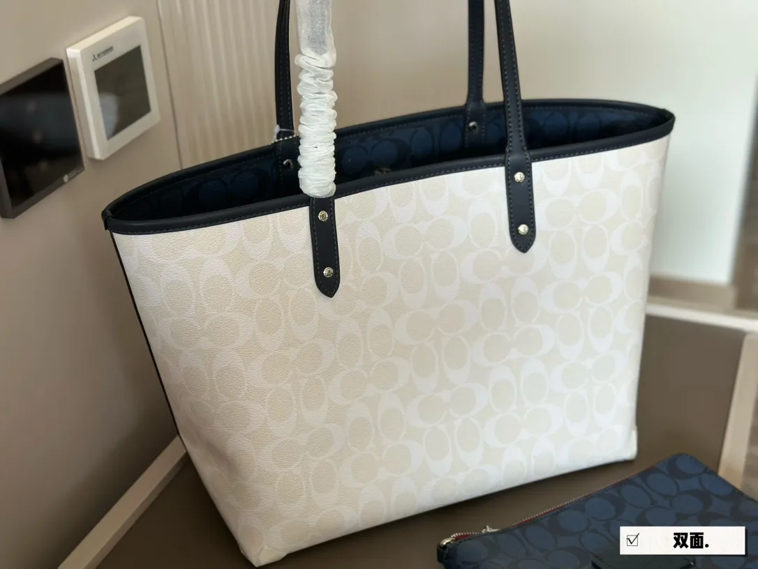 Coach Reversible City Tote Bag D26018061 — view 6