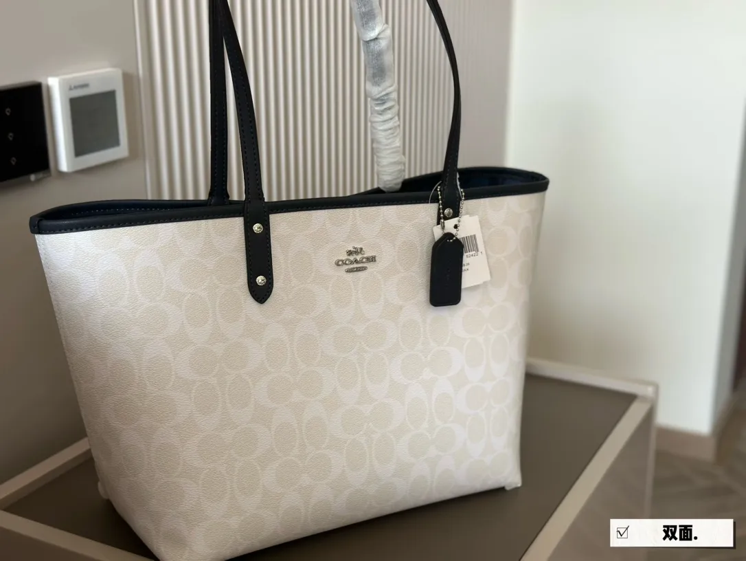 Coach Reversible City Tote Bag D26018061 — view 7