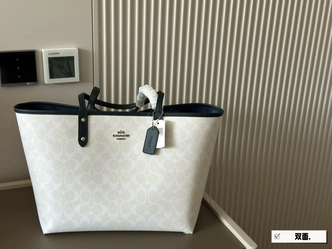 Coach Reversible City Tote Bag D26018061 — view 9