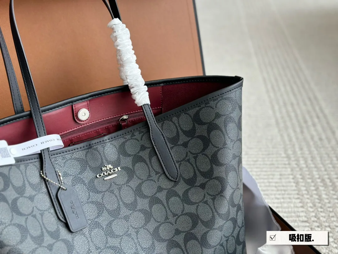 Coach Signature Canvas City Tote Bag D26018063 — view 2