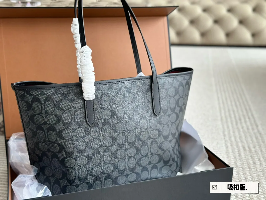 Coach Signature Canvas City Tote Bag D26018063 — view 4