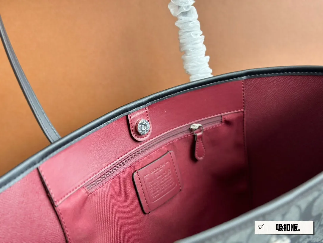 Coach Signature Canvas City Tote Bag D26018063 — view 7